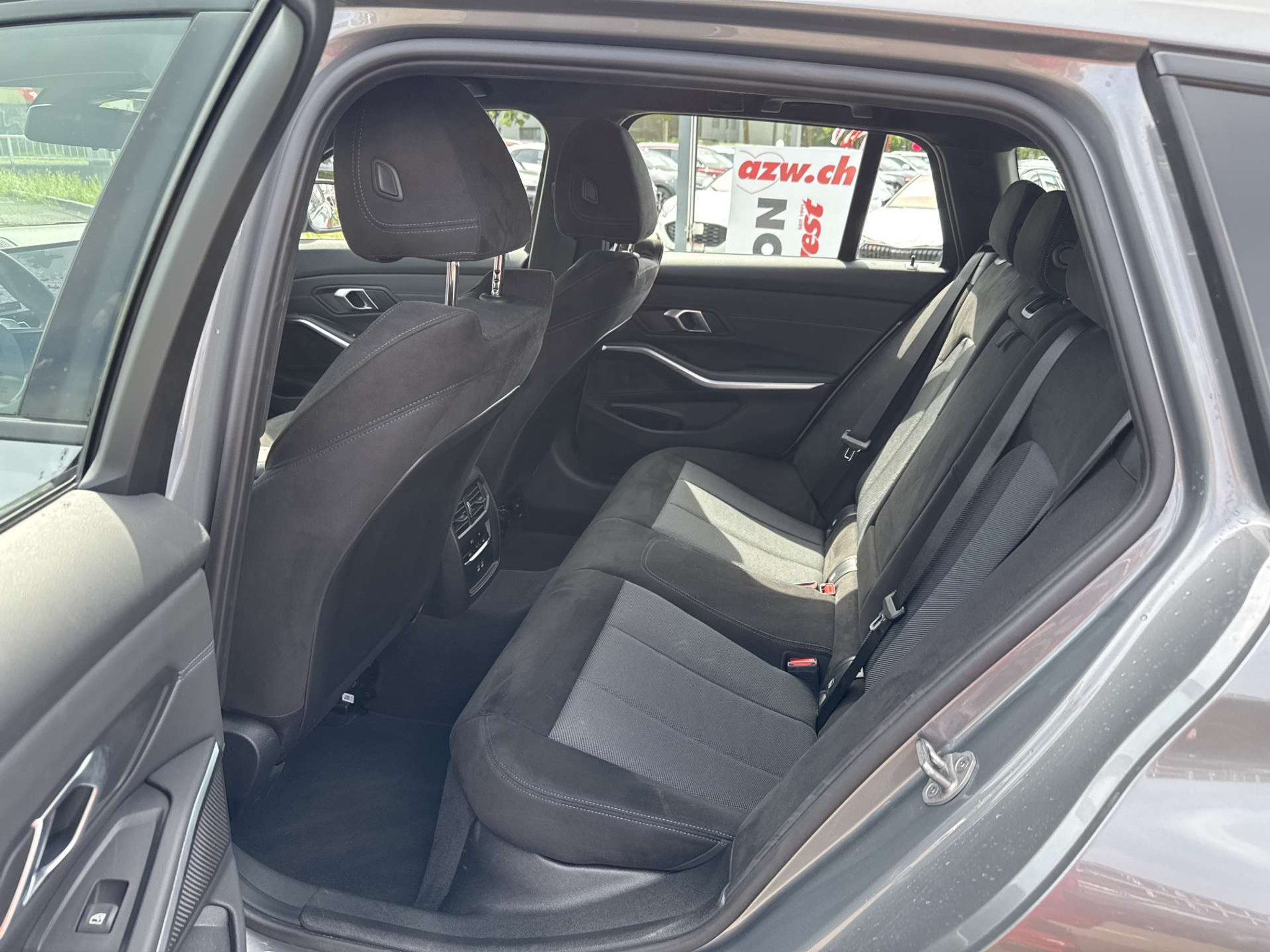 listing desktop thumbnail image 6