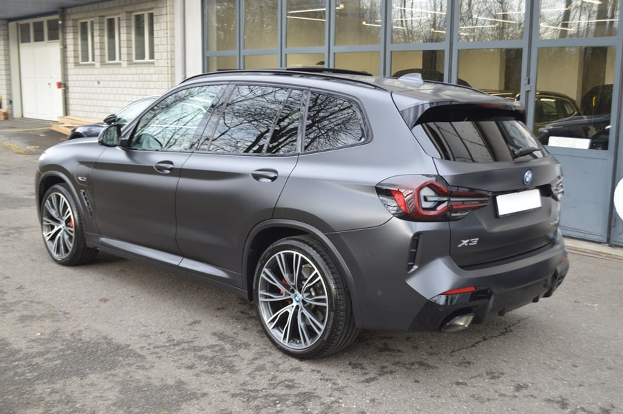 listing desktop thumbnail image 3