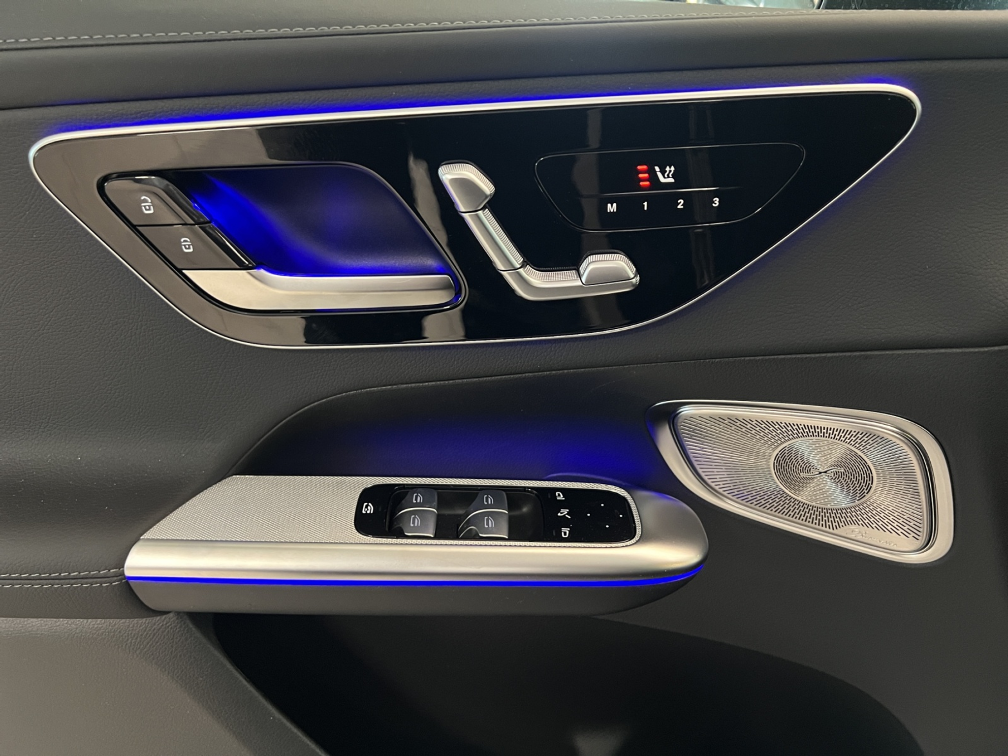 listing desktop thumbnail image 12