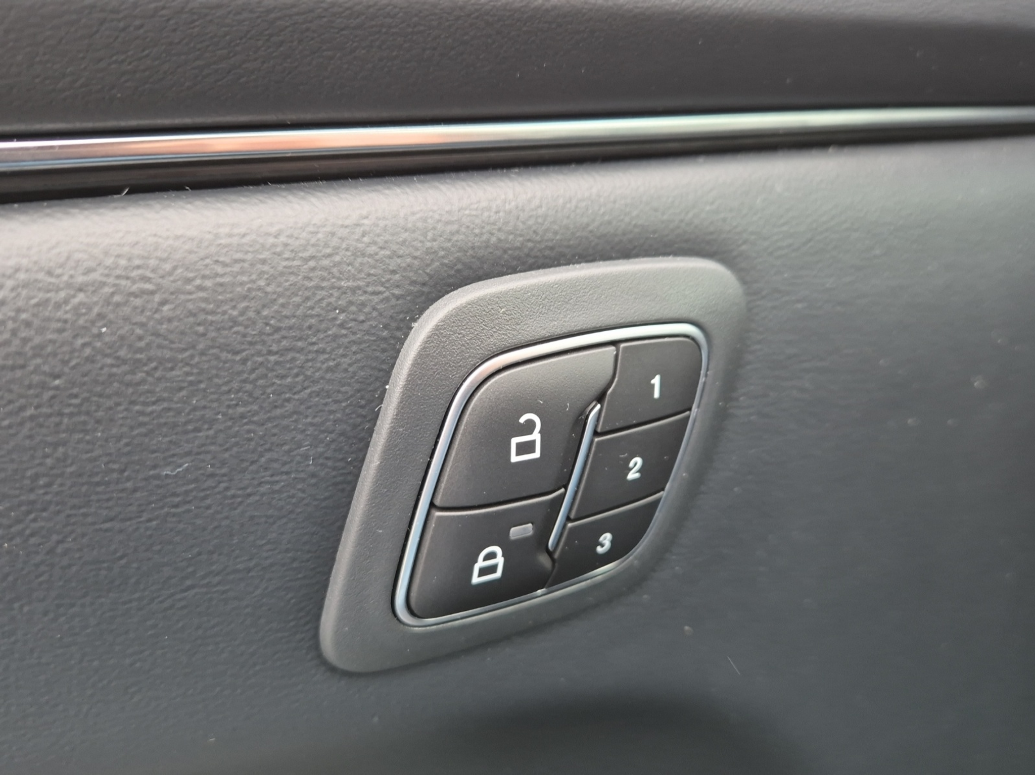 listing desktop thumbnail image 18