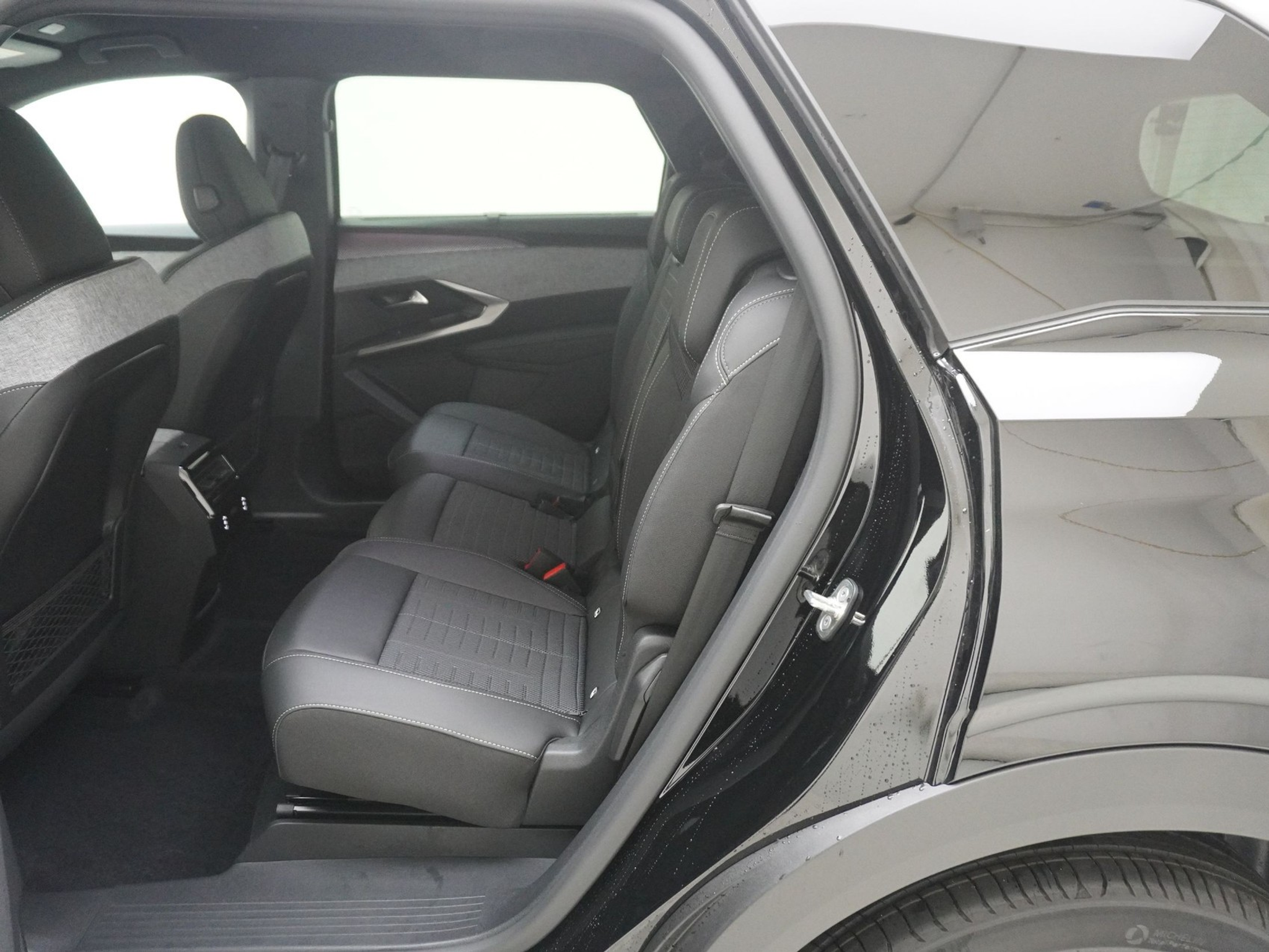 listing desktop thumbnail image 13