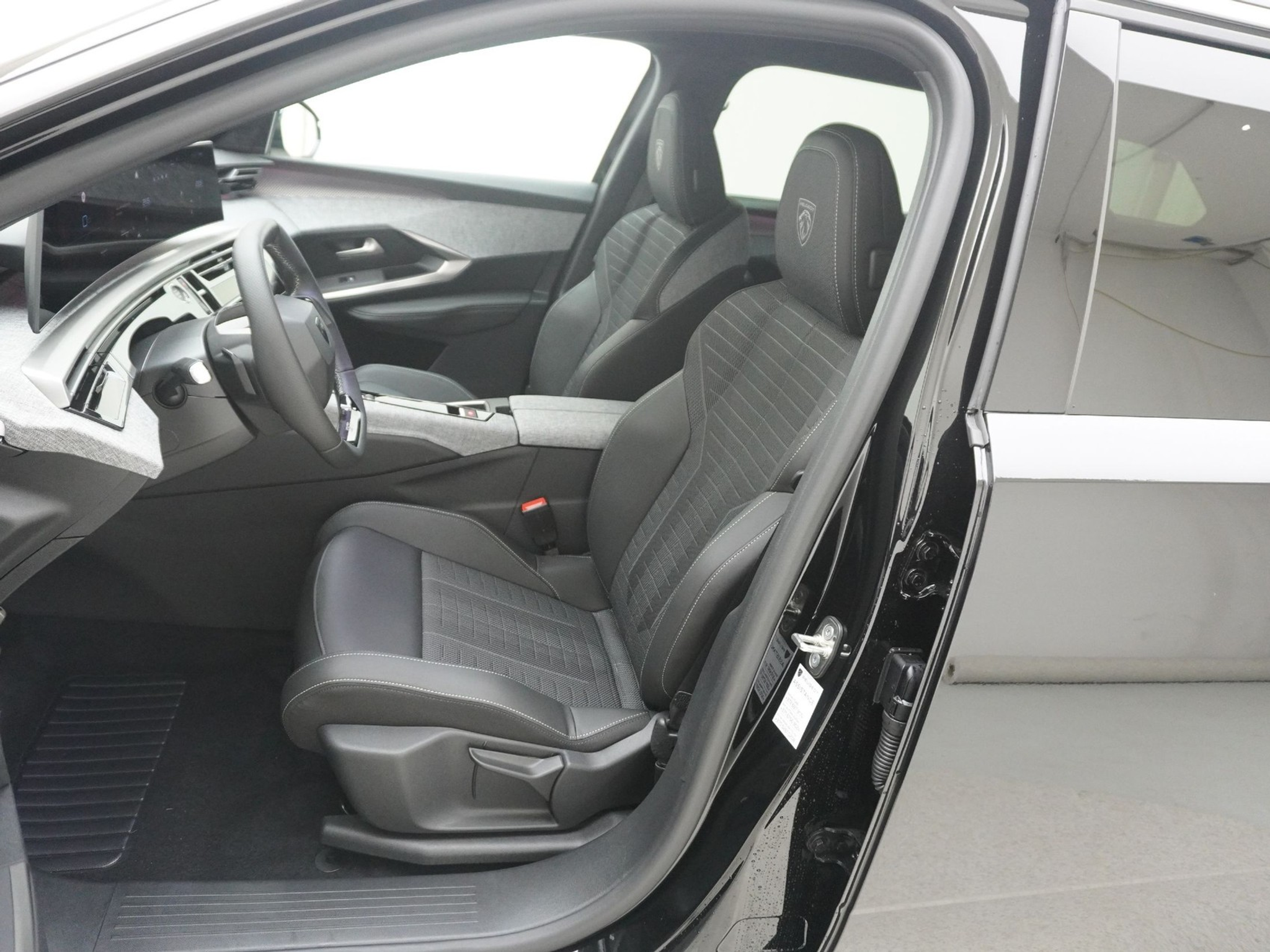 listing desktop thumbnail image 11