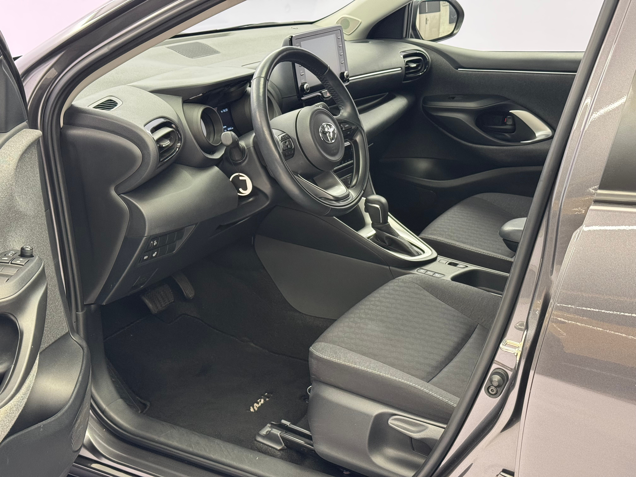 listing desktop thumbnail image 6