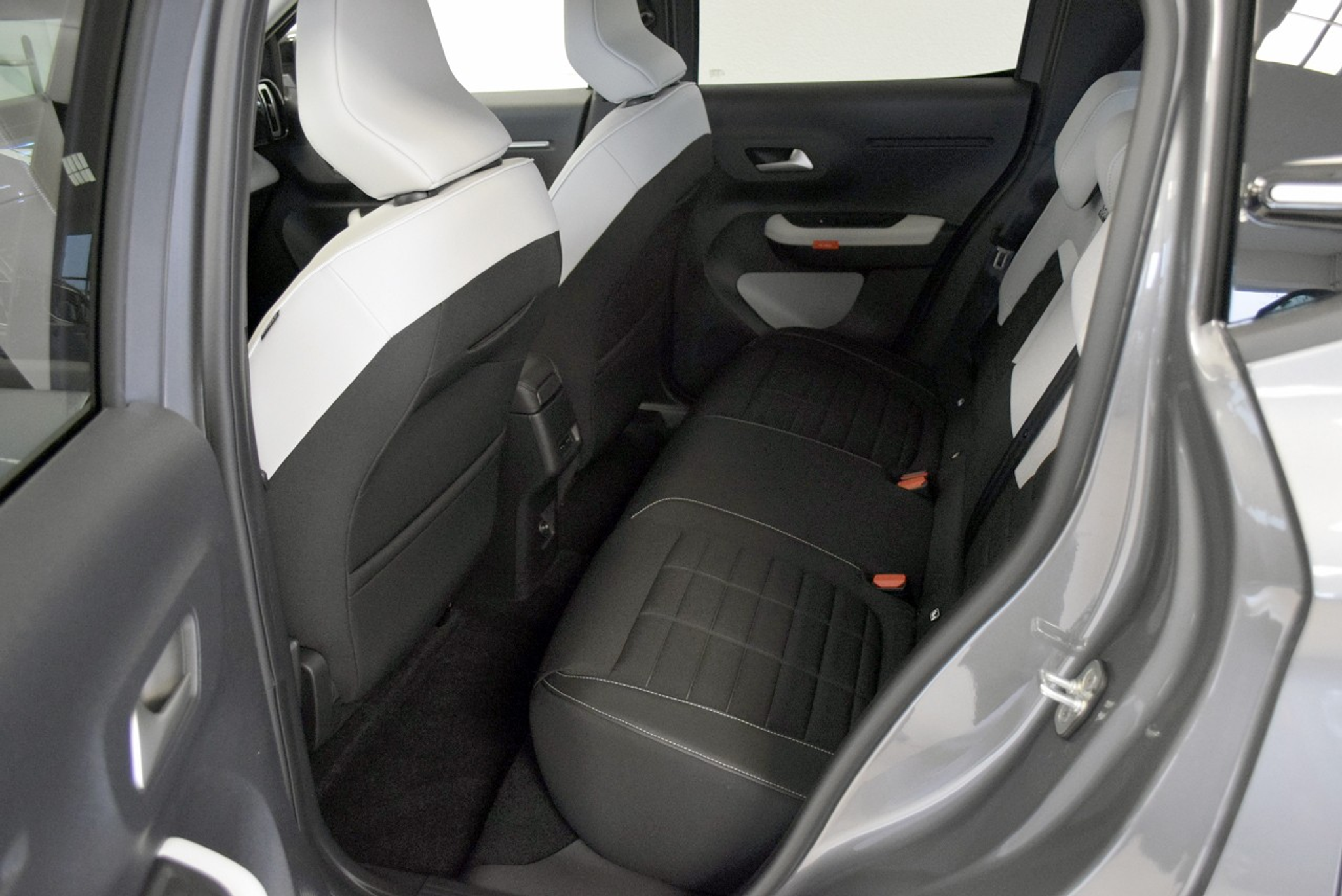 listing desktop thumbnail image 12