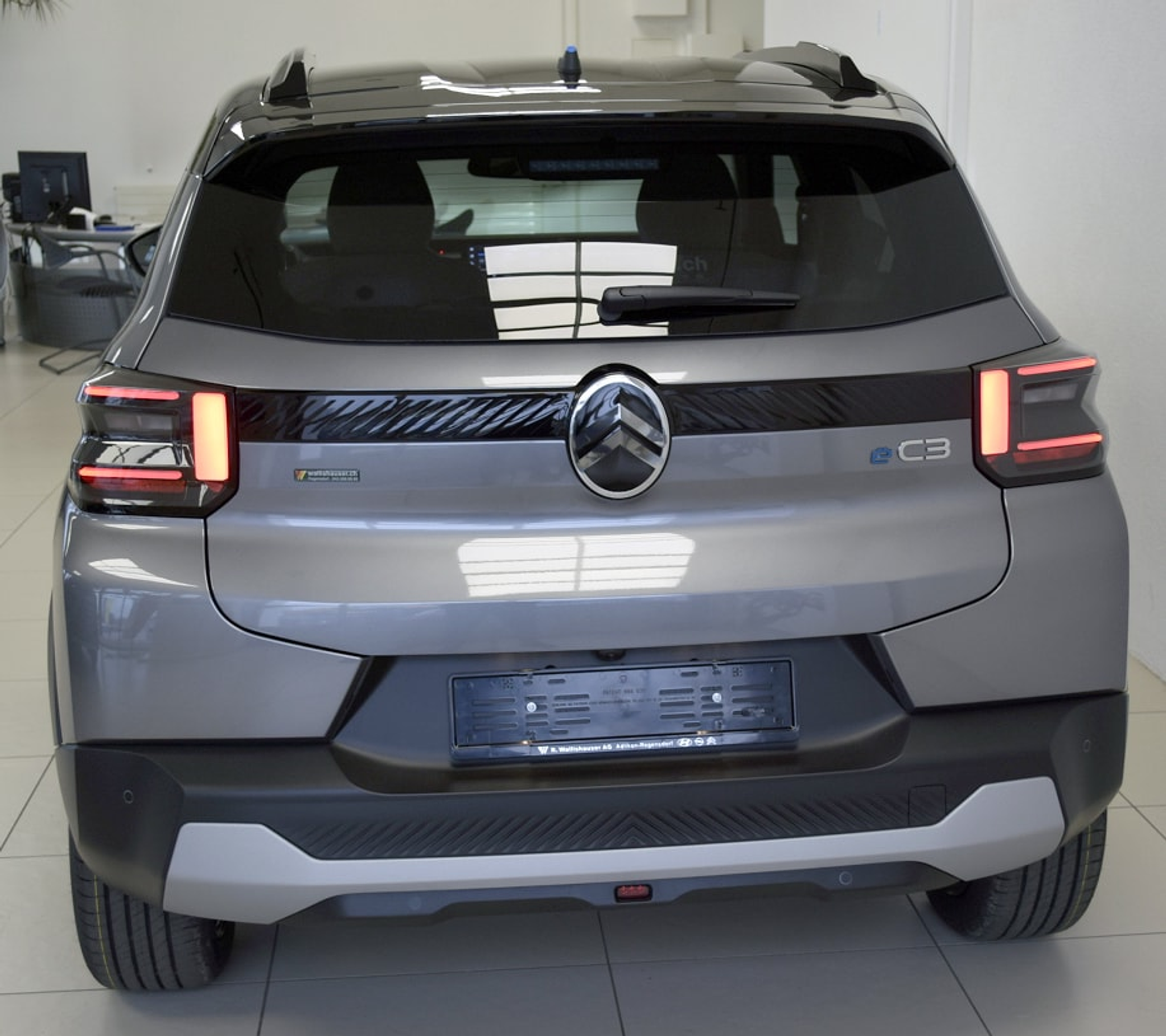 listing desktop thumbnail image 4