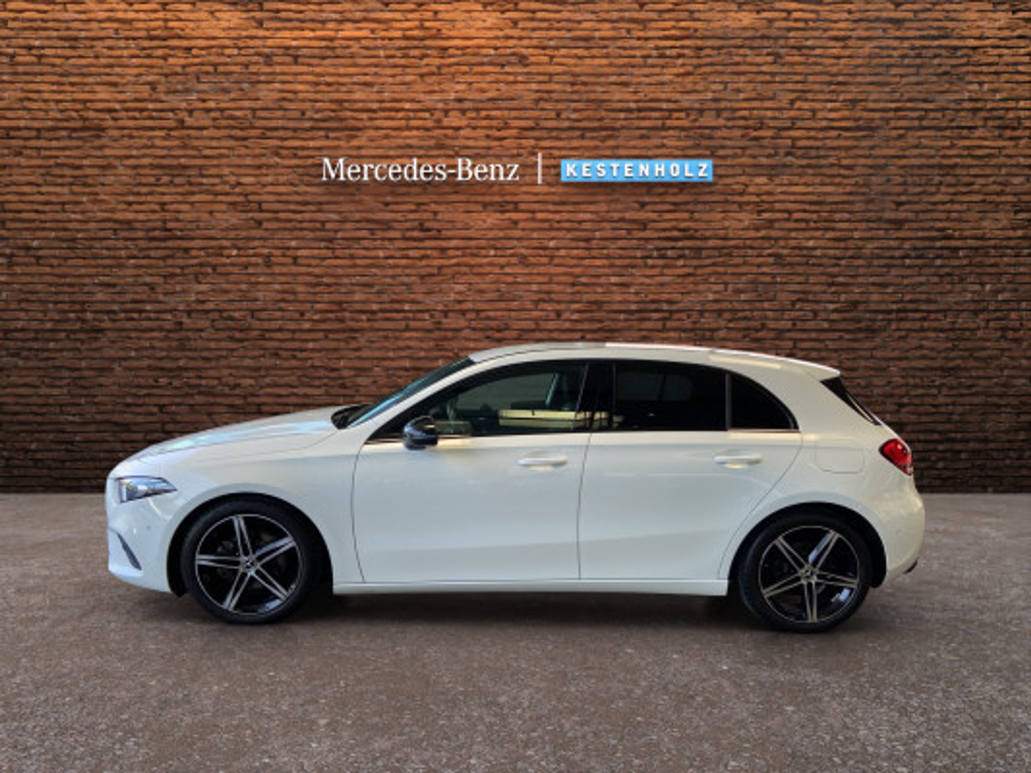 listing desktop thumbnail image 3