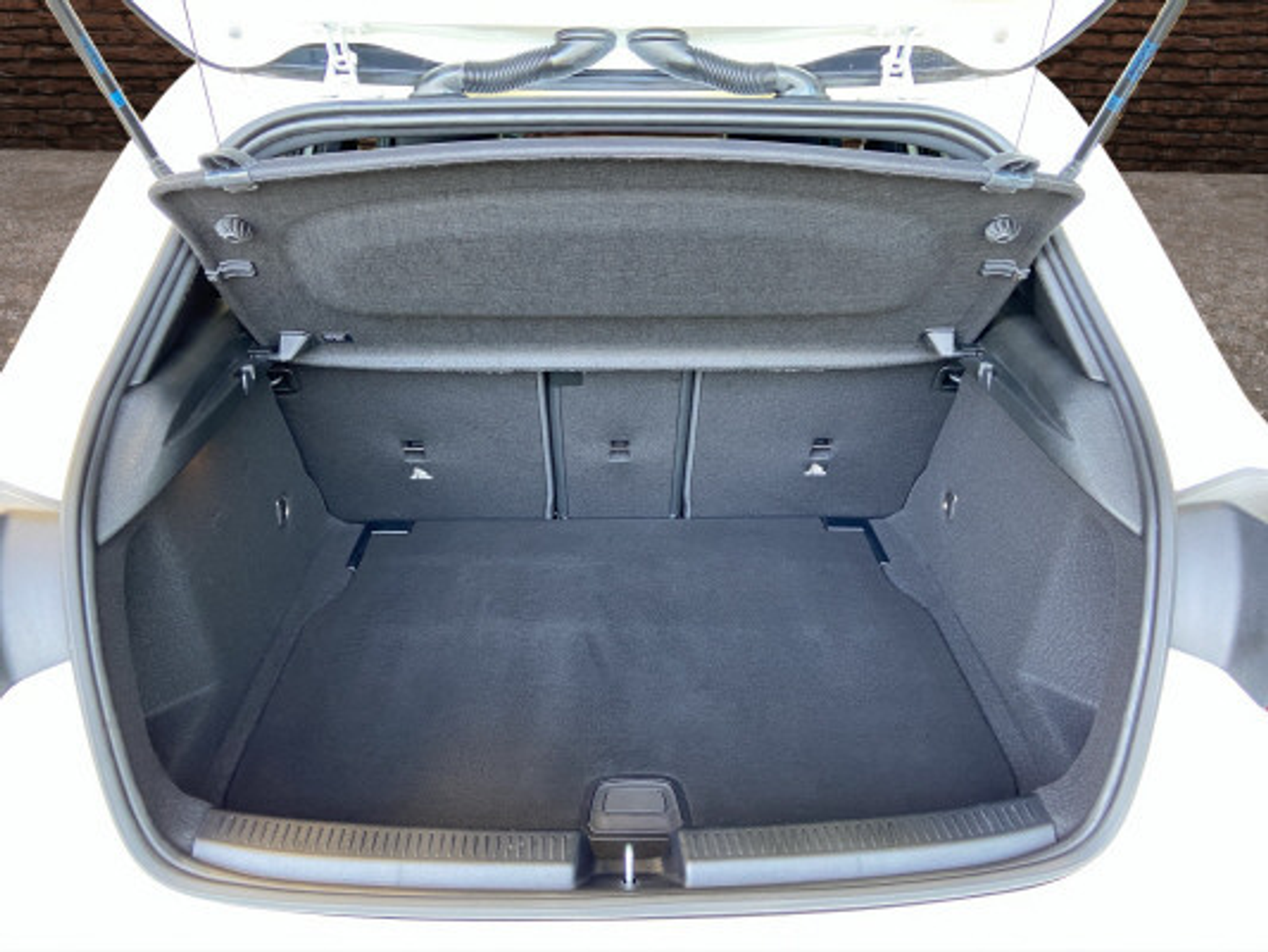 listing desktop thumbnail image 7