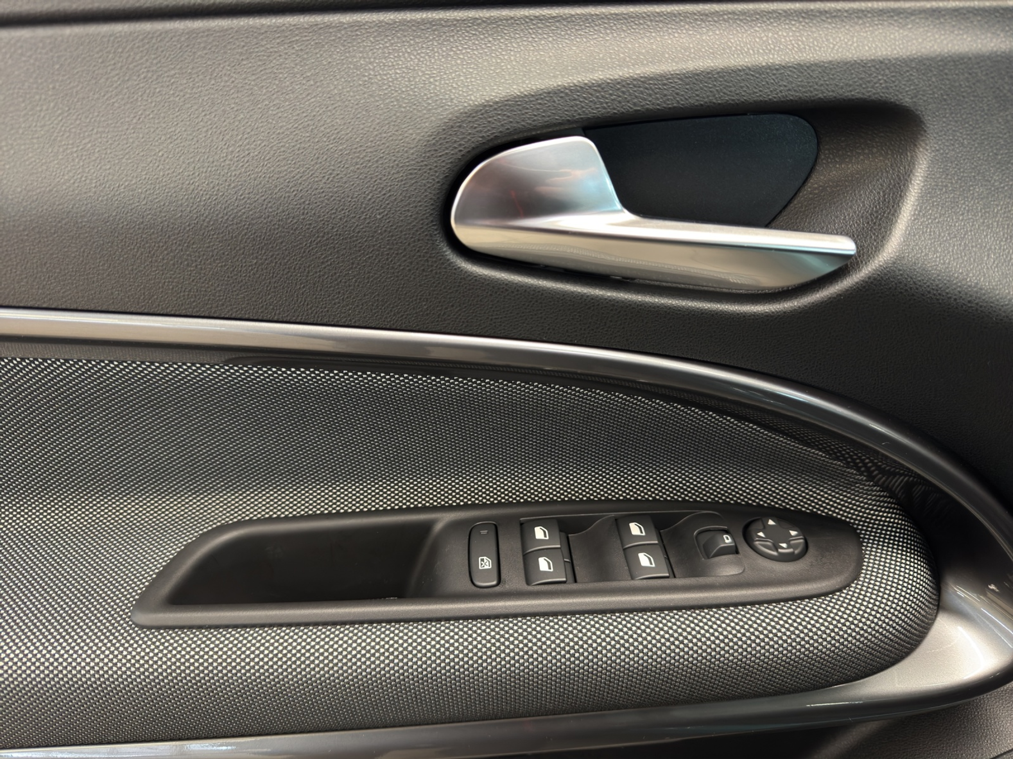 listing desktop thumbnail image 12