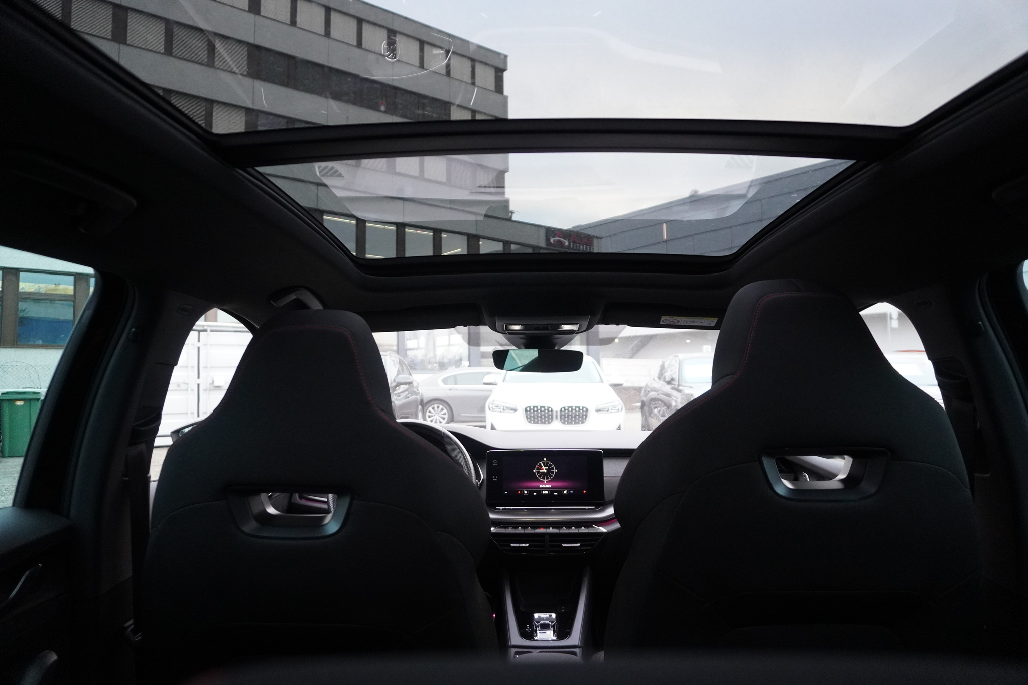 listing desktop thumbnail image 30