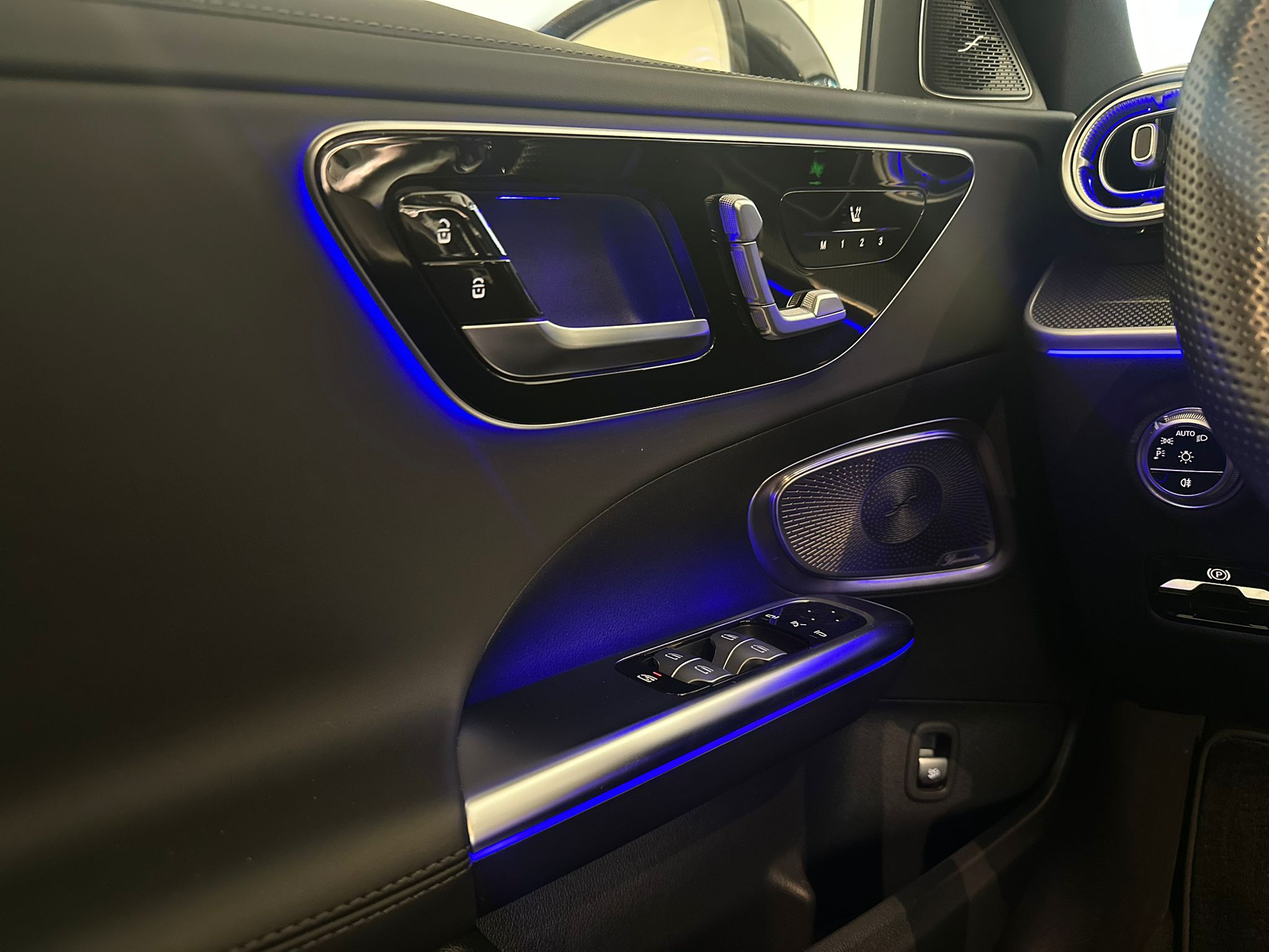 listing desktop thumbnail image 17