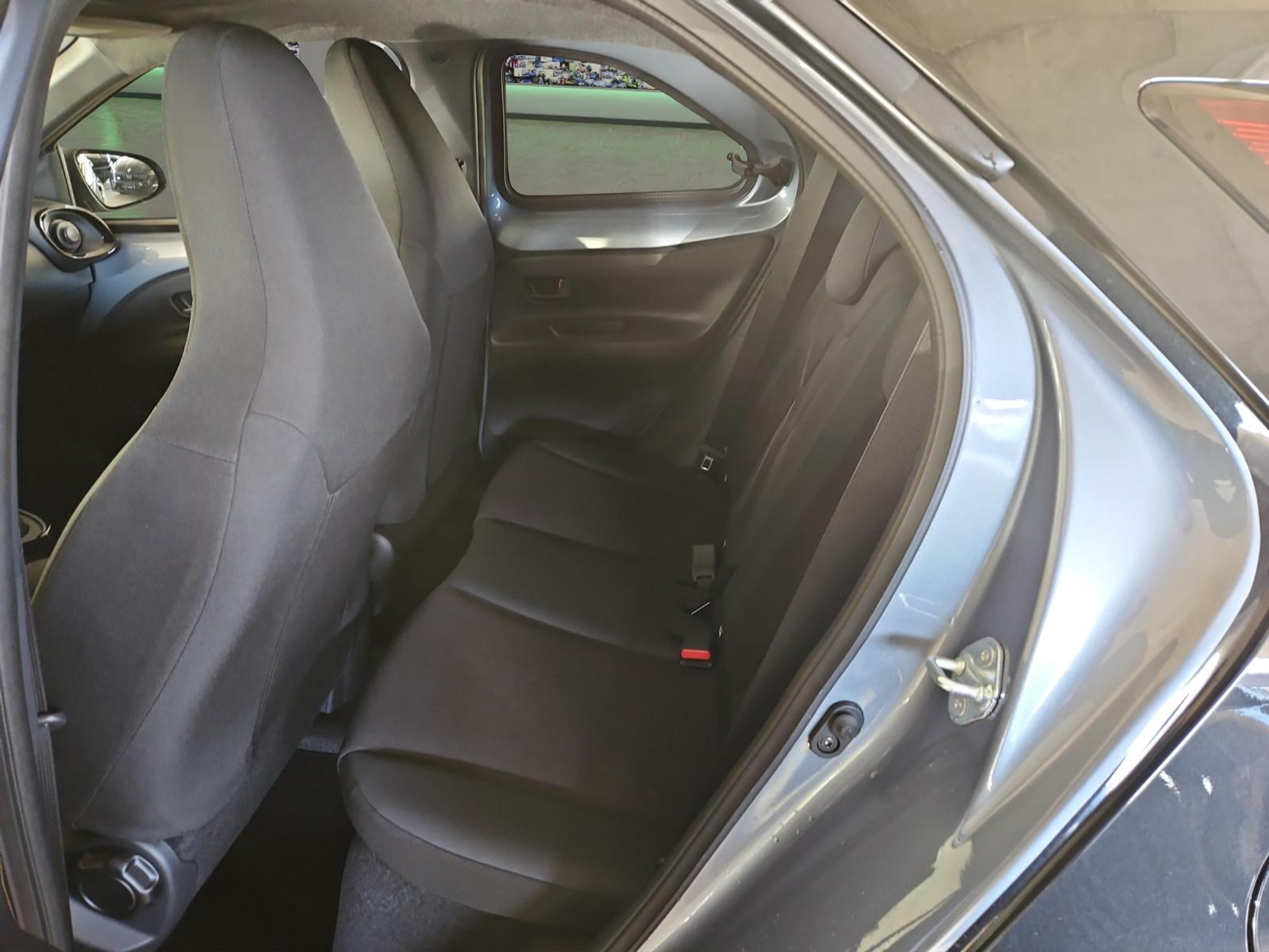 listing desktop thumbnail image 10