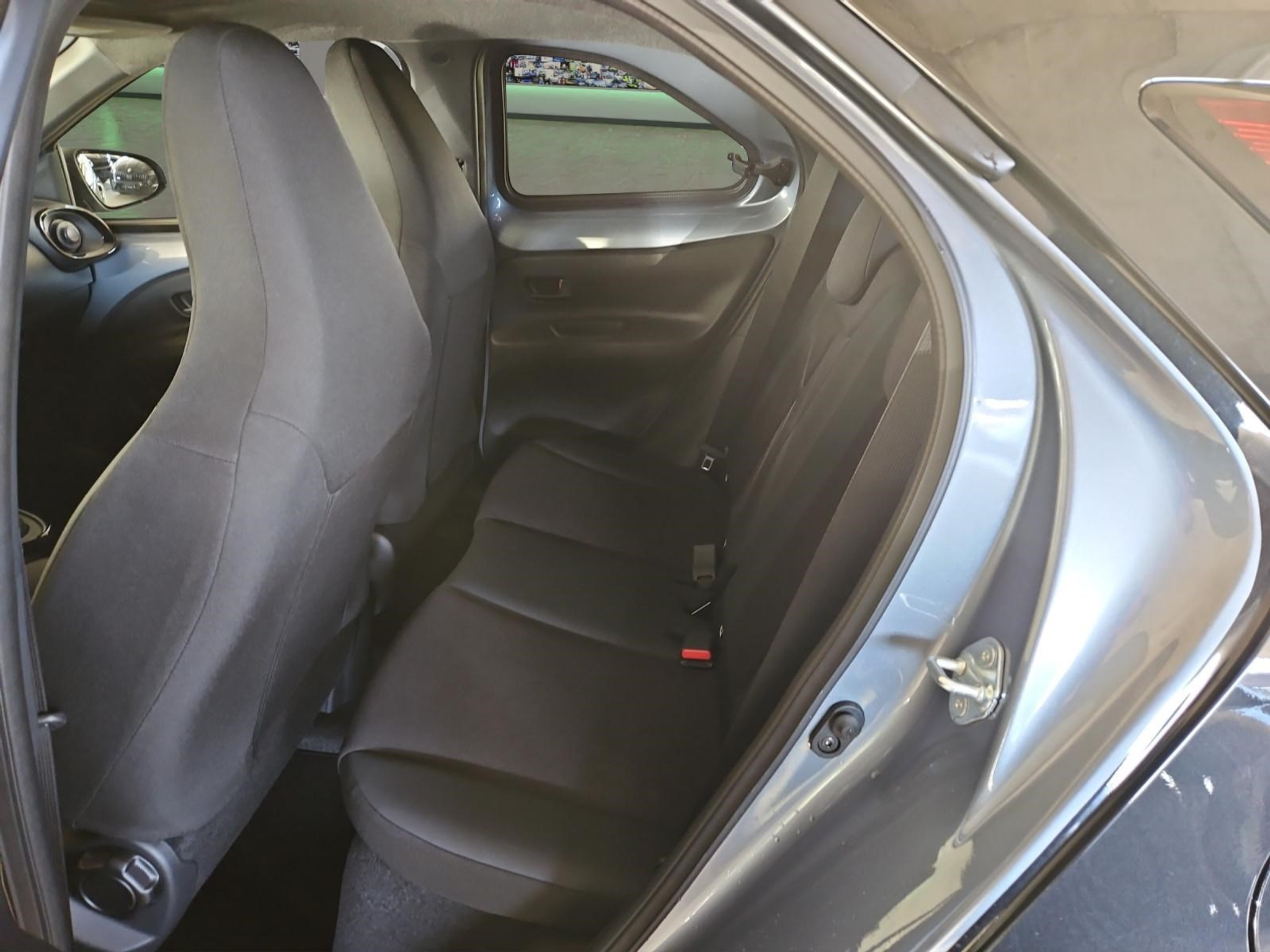 listing desktop thumbnail image 10