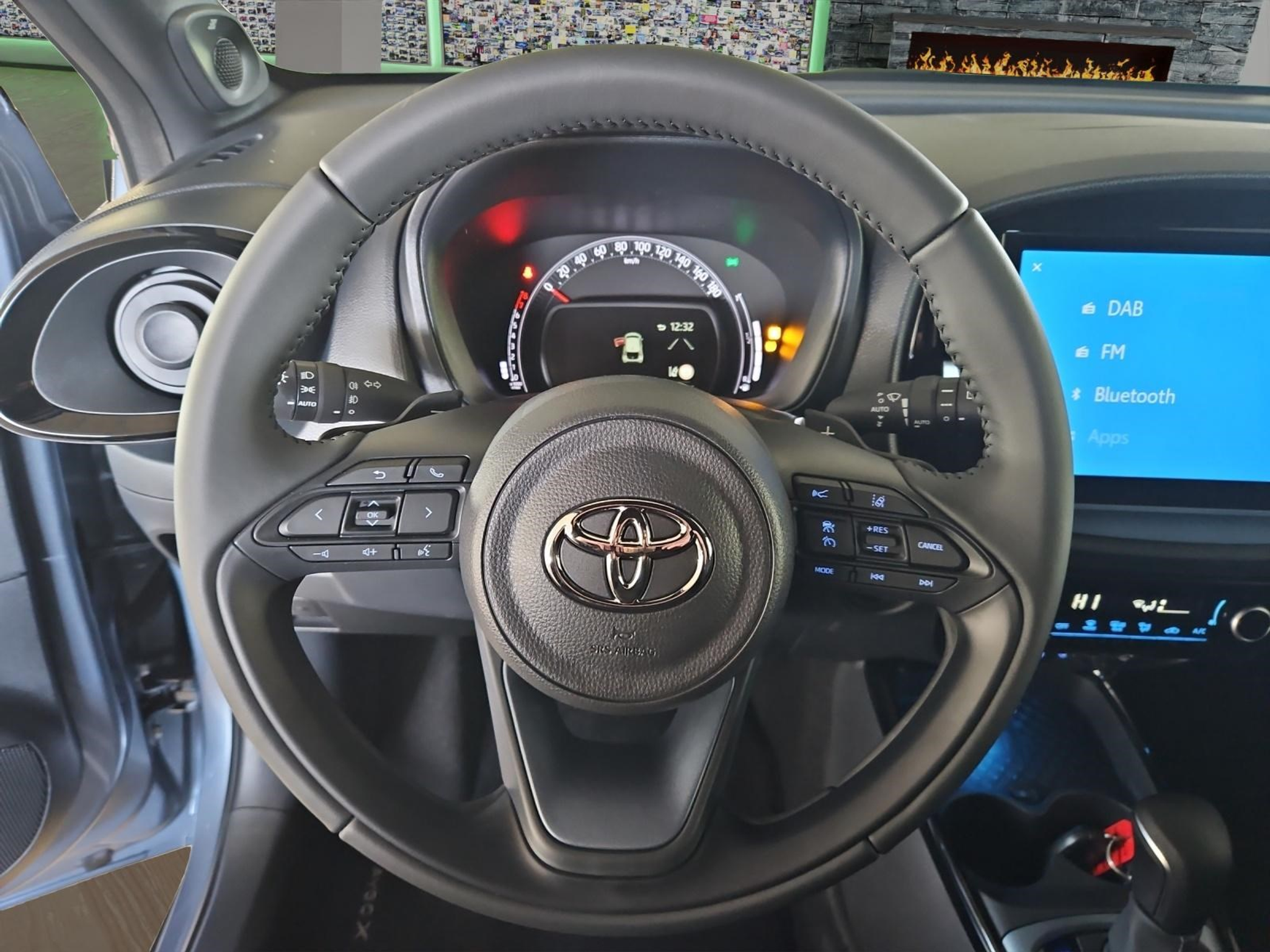 listing desktop thumbnail image 11