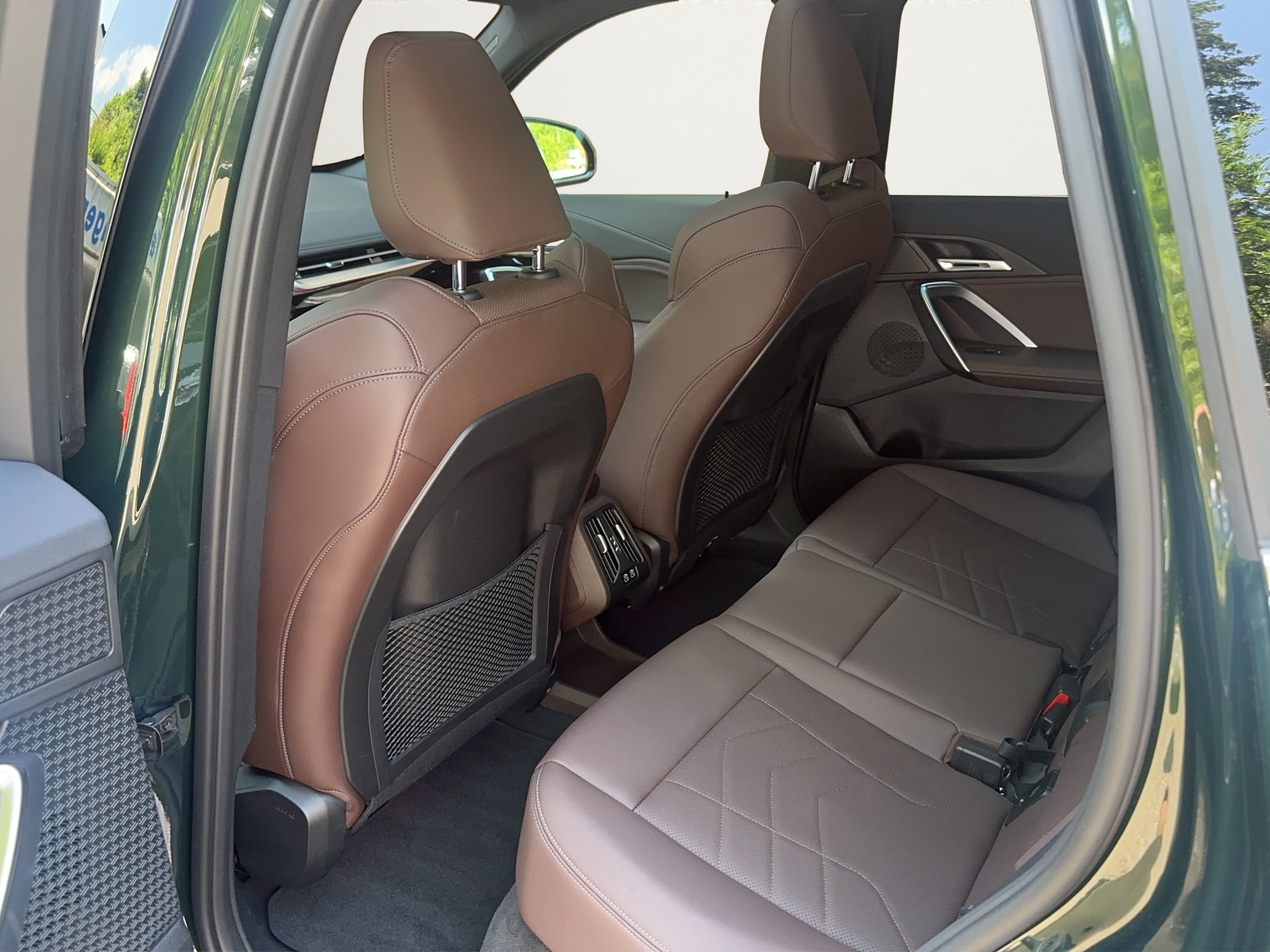 listing desktop thumbnail image 13