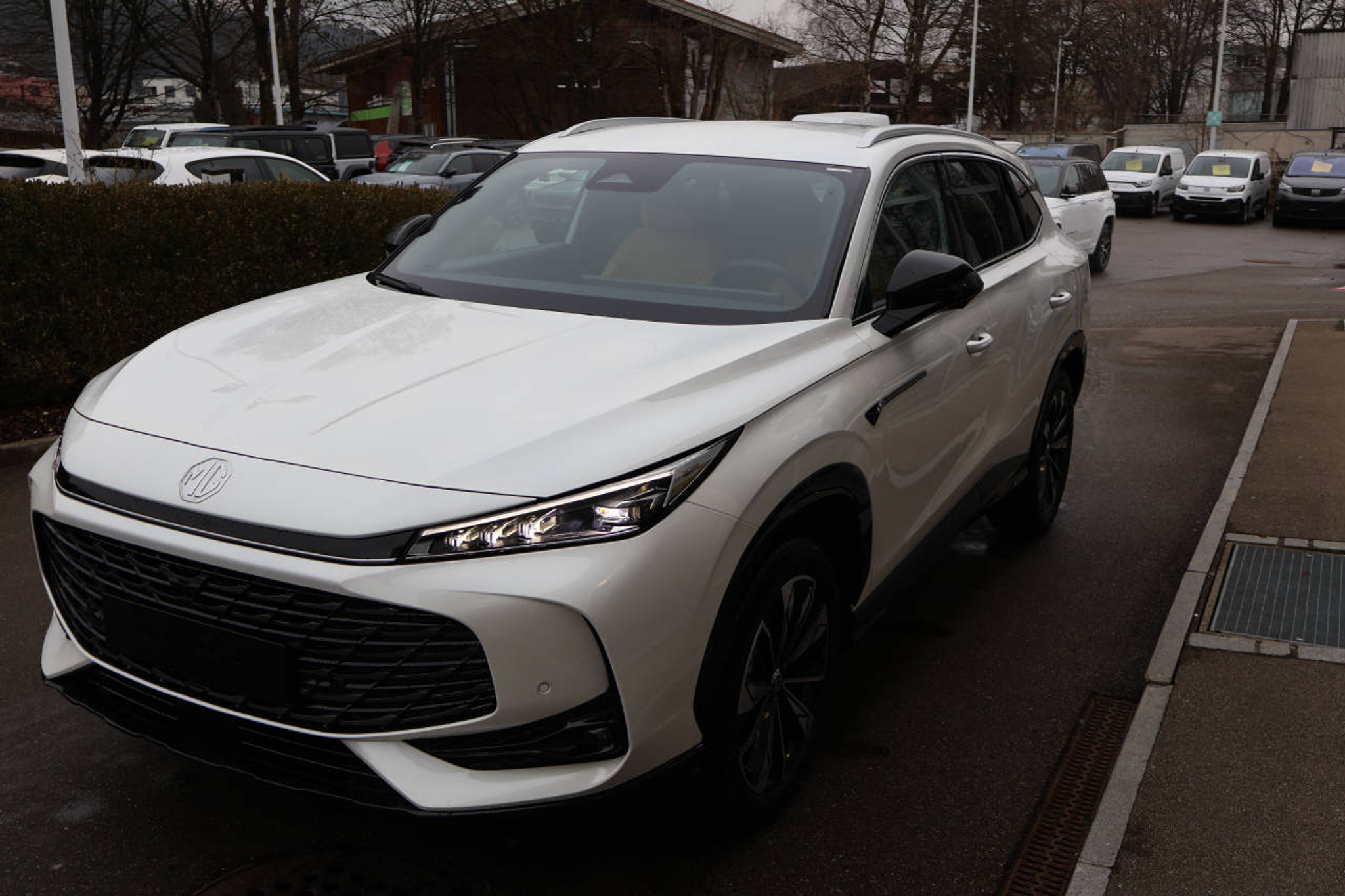 listing desktop thumbnail image 4