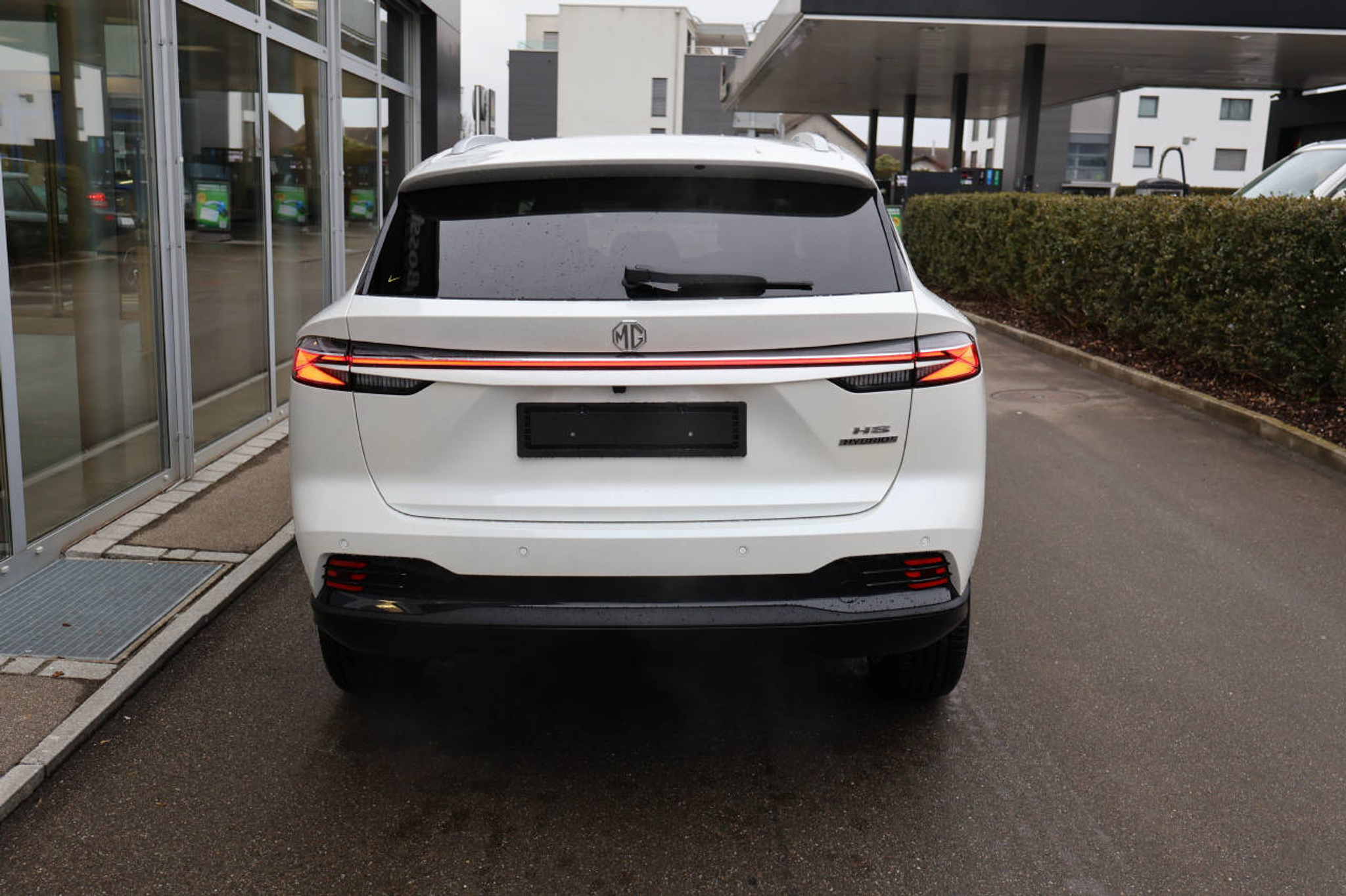 listing desktop thumbnail image 3