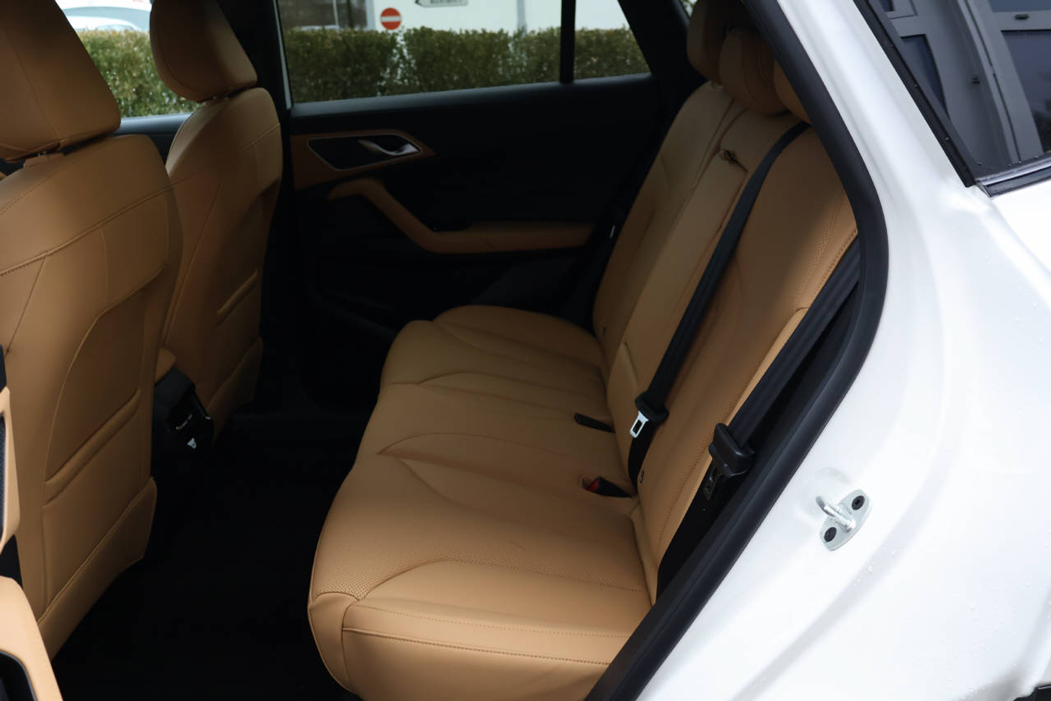 listing desktop thumbnail image 11