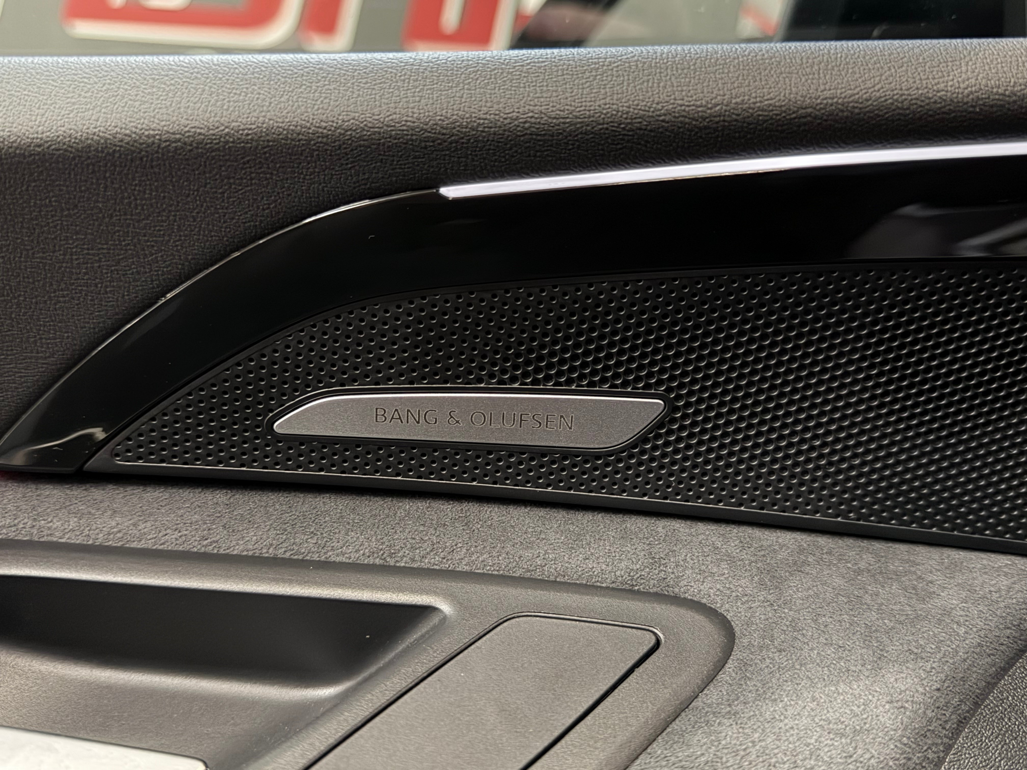 listing desktop thumbnail image 28