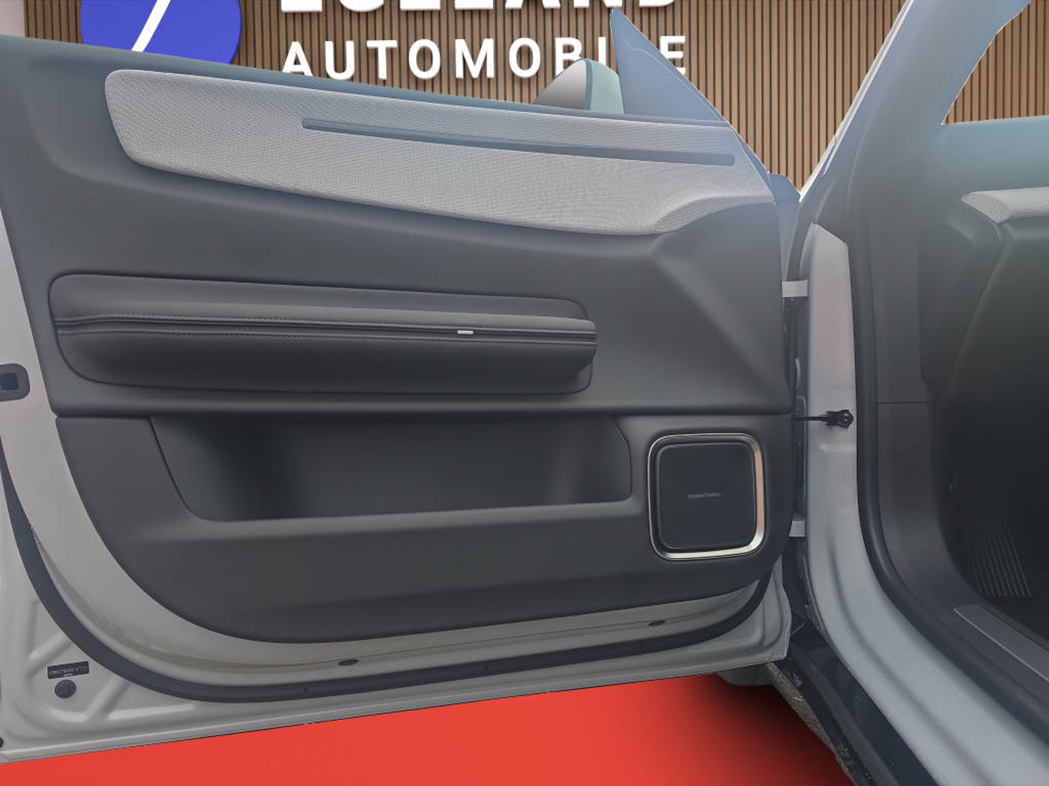 listing desktop thumbnail image 11