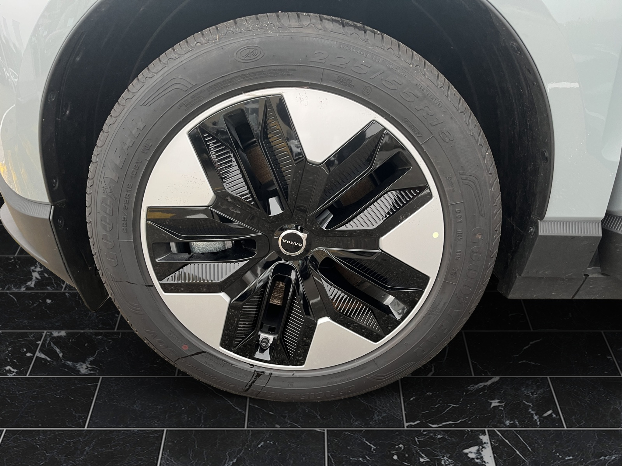 listing desktop thumbnail image 18