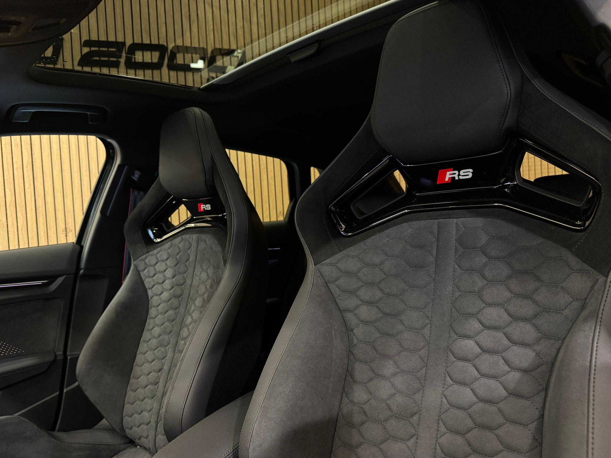 listing desktop thumbnail image 14