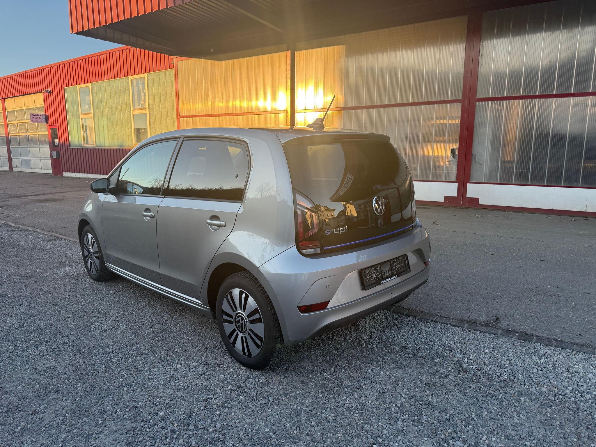 listing desktop thumbnail image 2