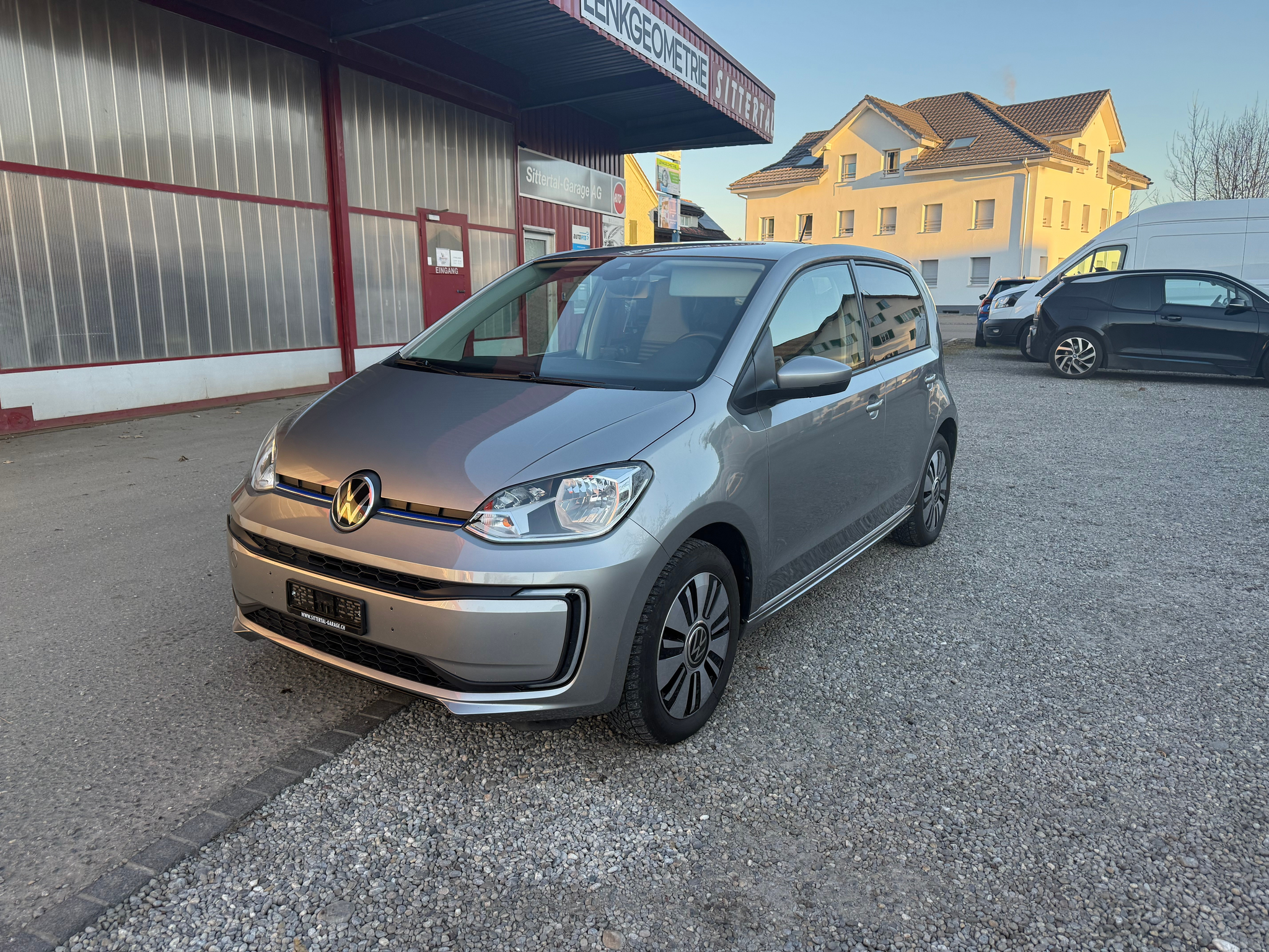 listing desktop thumbnail image 1