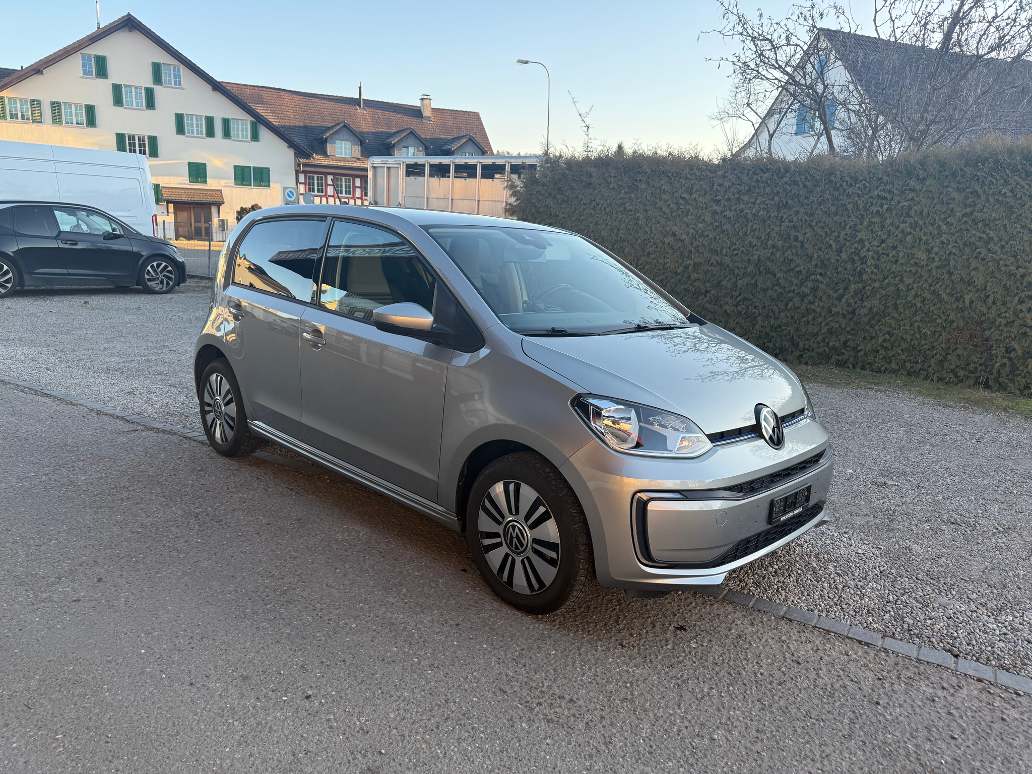 listing desktop thumbnail image 4