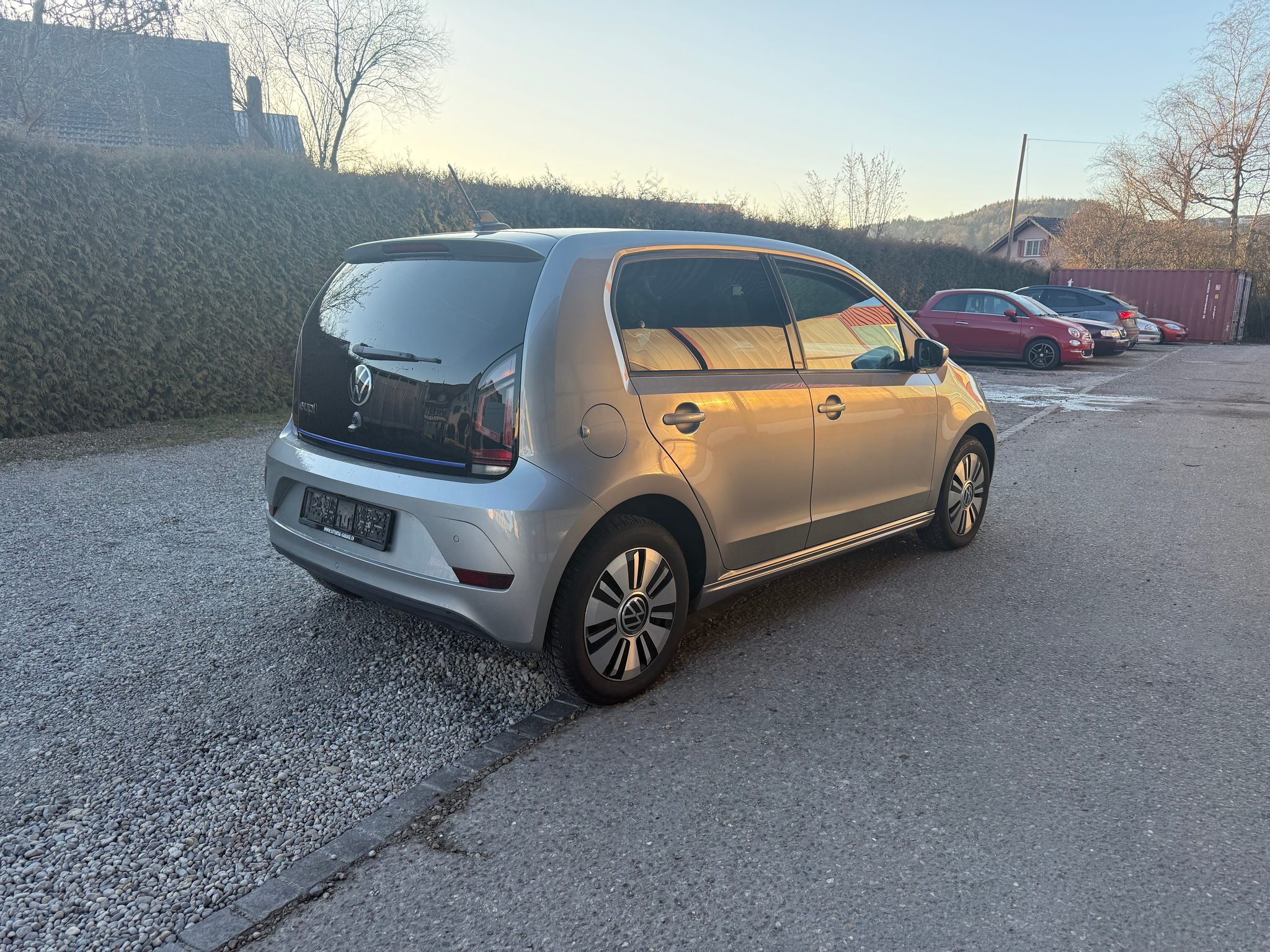 listing desktop thumbnail image 3