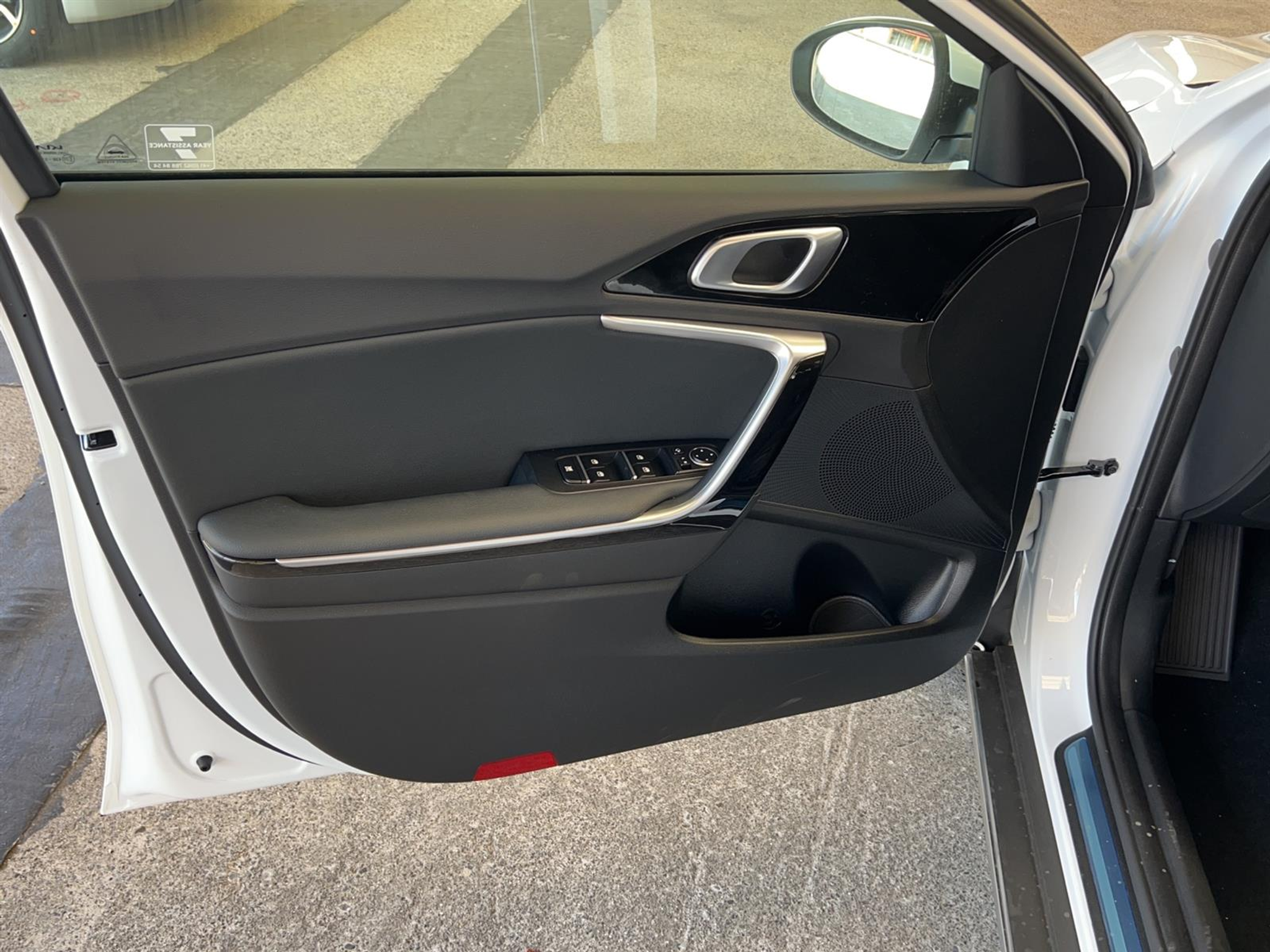 listing desktop thumbnail image 7