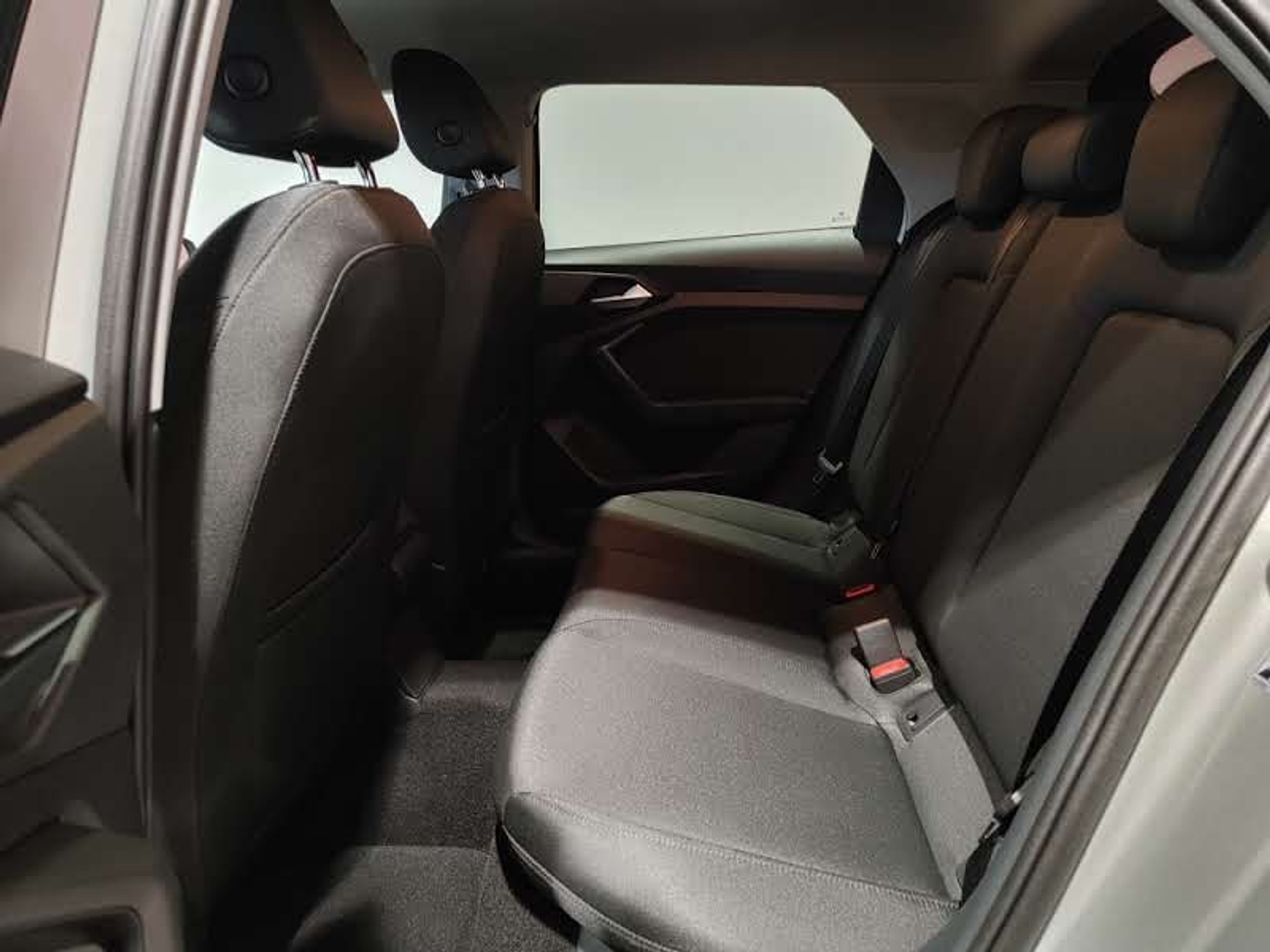 listing desktop thumbnail image 4