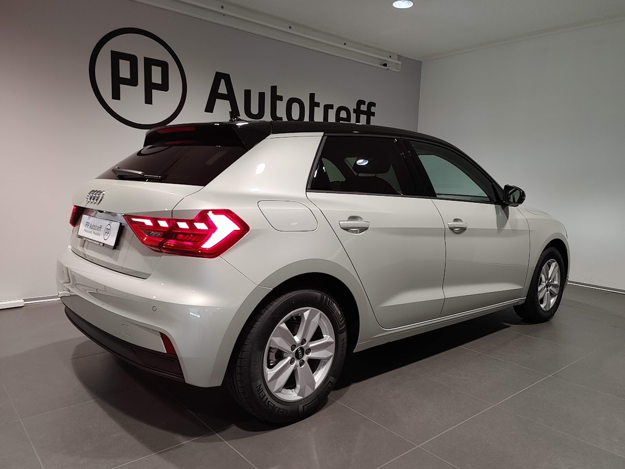 listing desktop thumbnail image 14