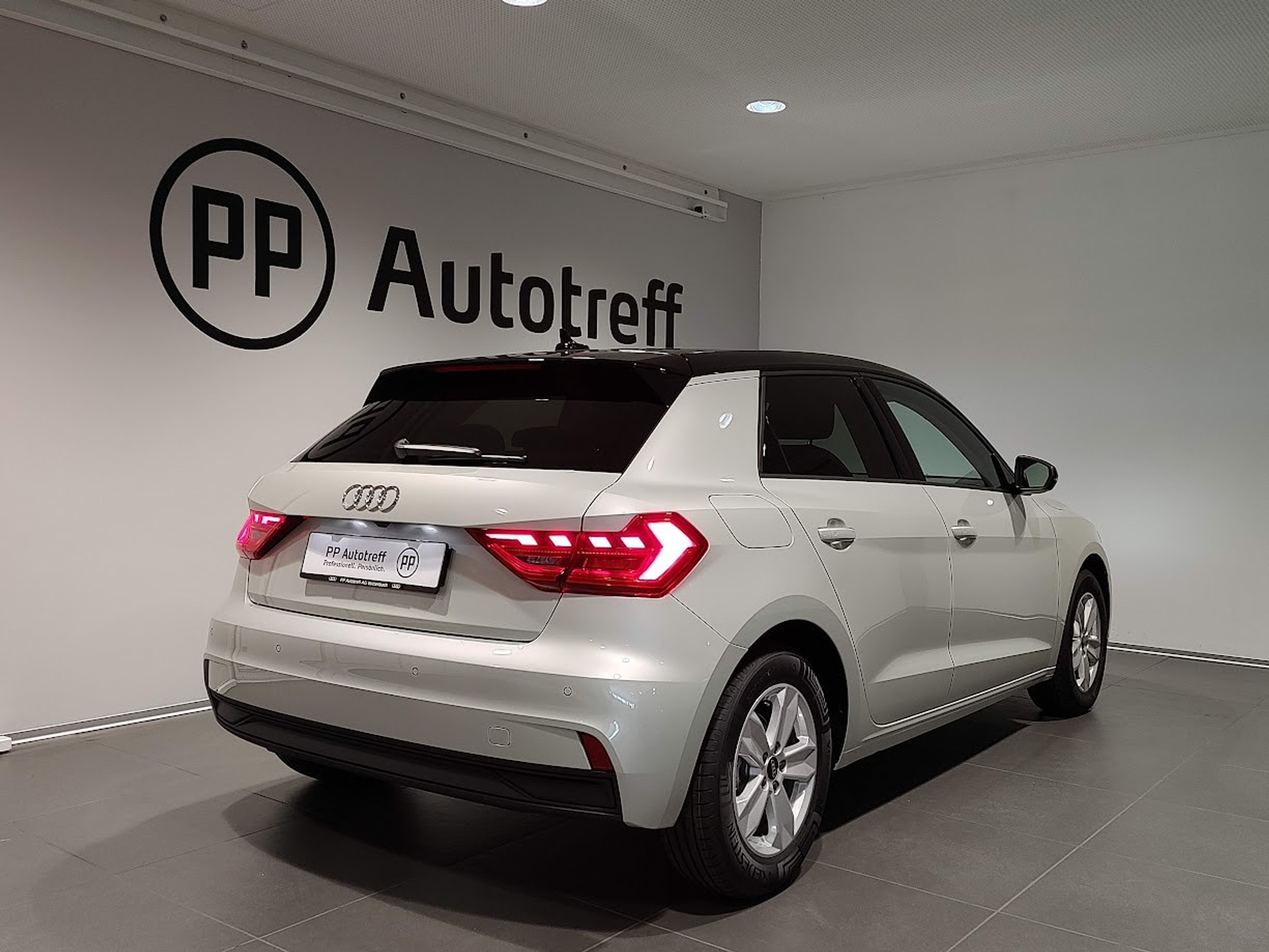 listing desktop thumbnail image 15