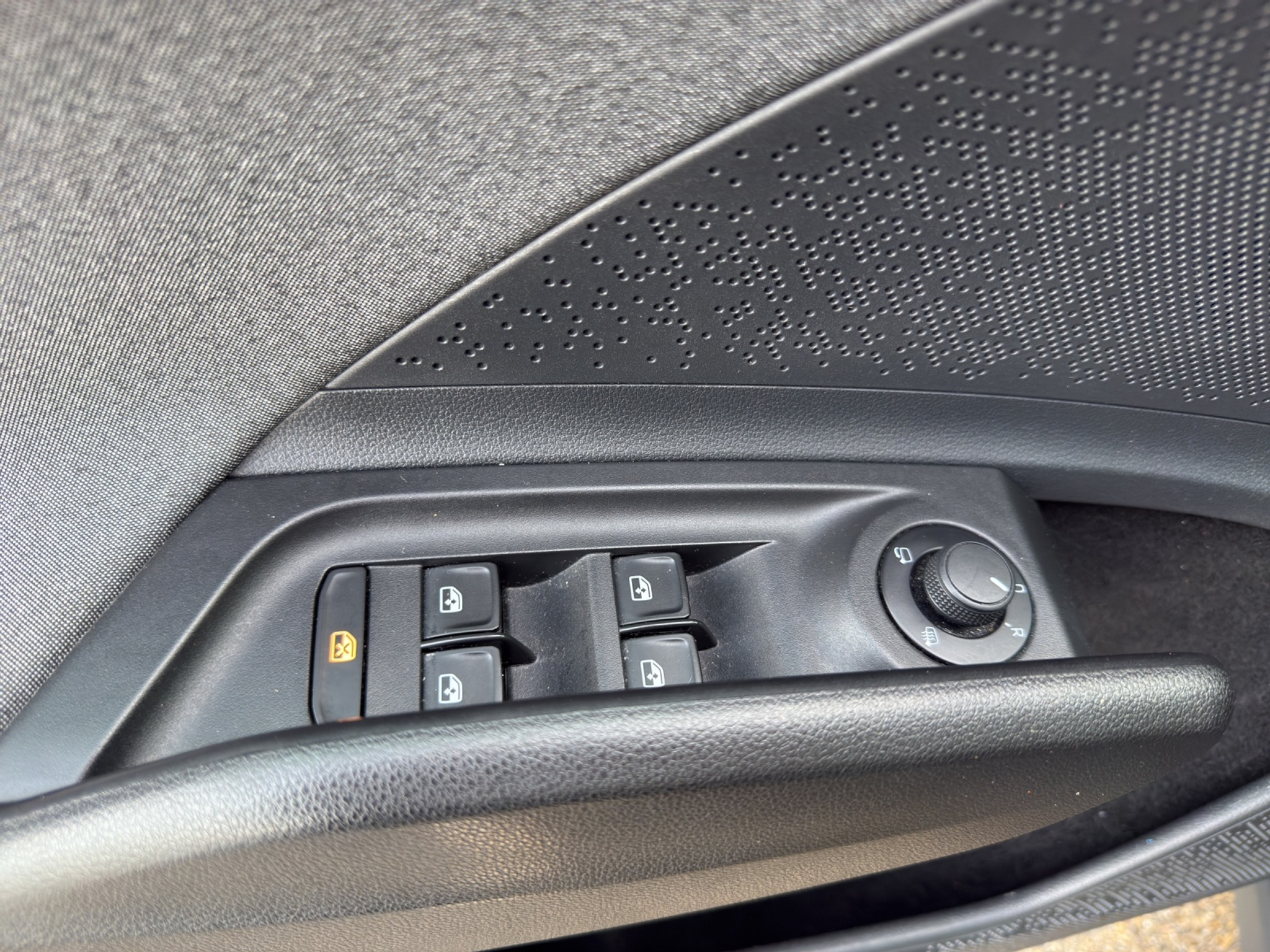 listing desktop thumbnail image 7