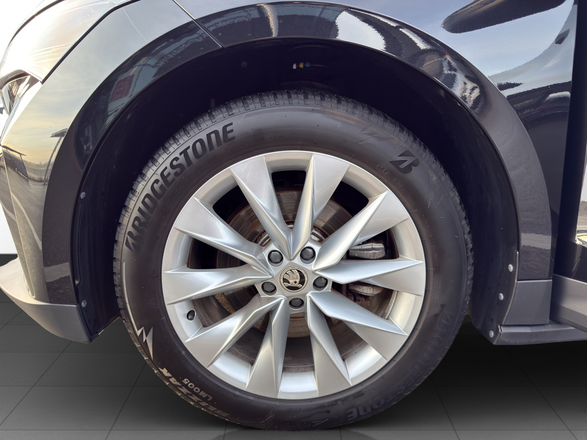 listing desktop thumbnail image 5