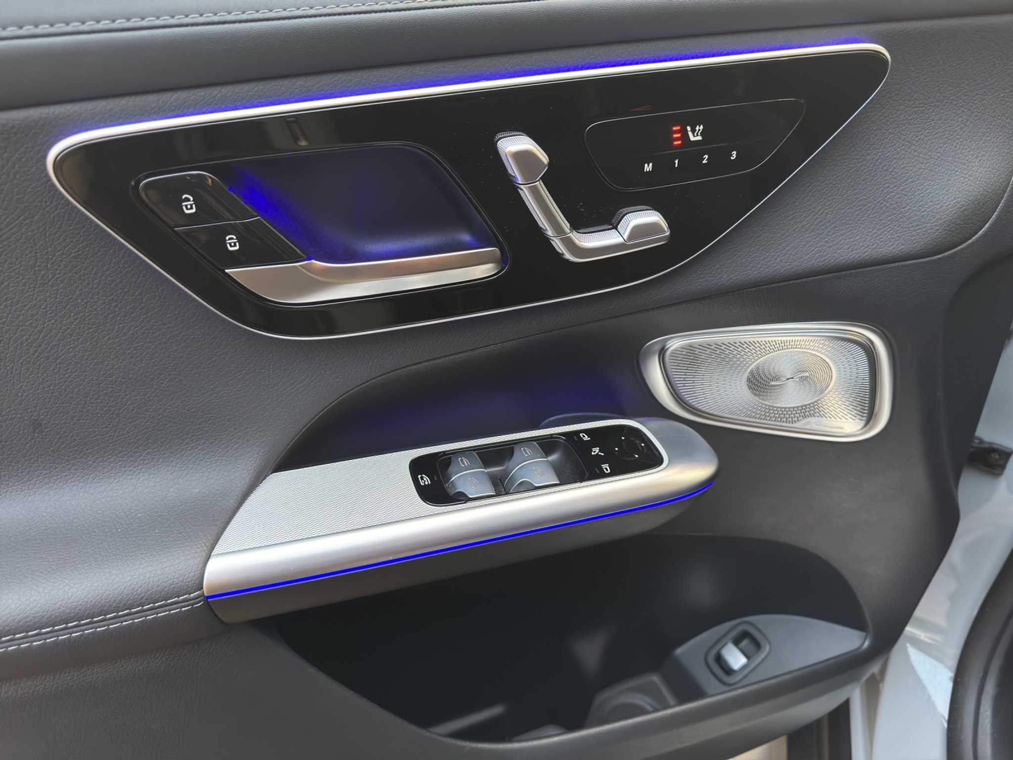 listing desktop thumbnail image 12