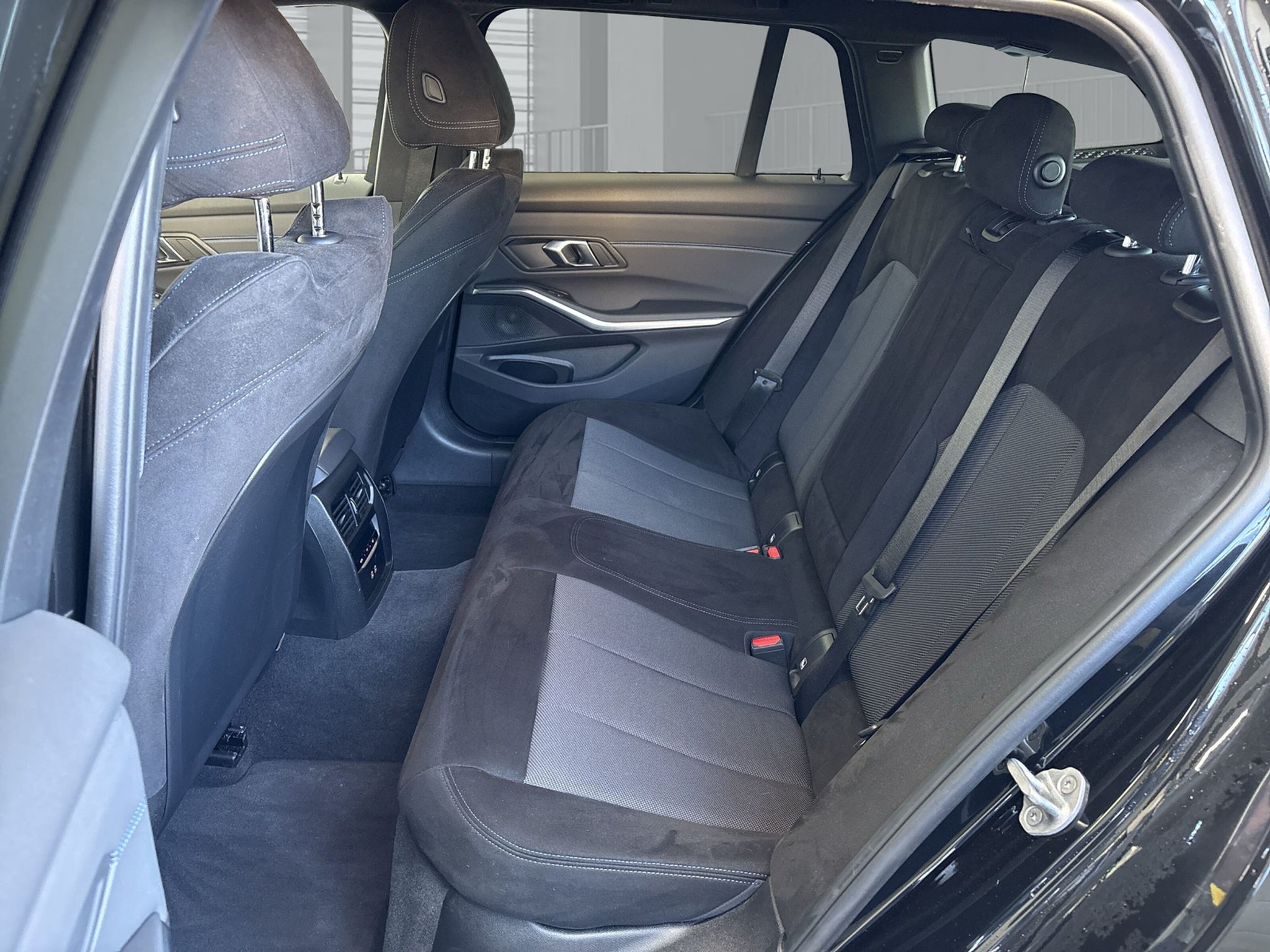 listing desktop thumbnail image 10