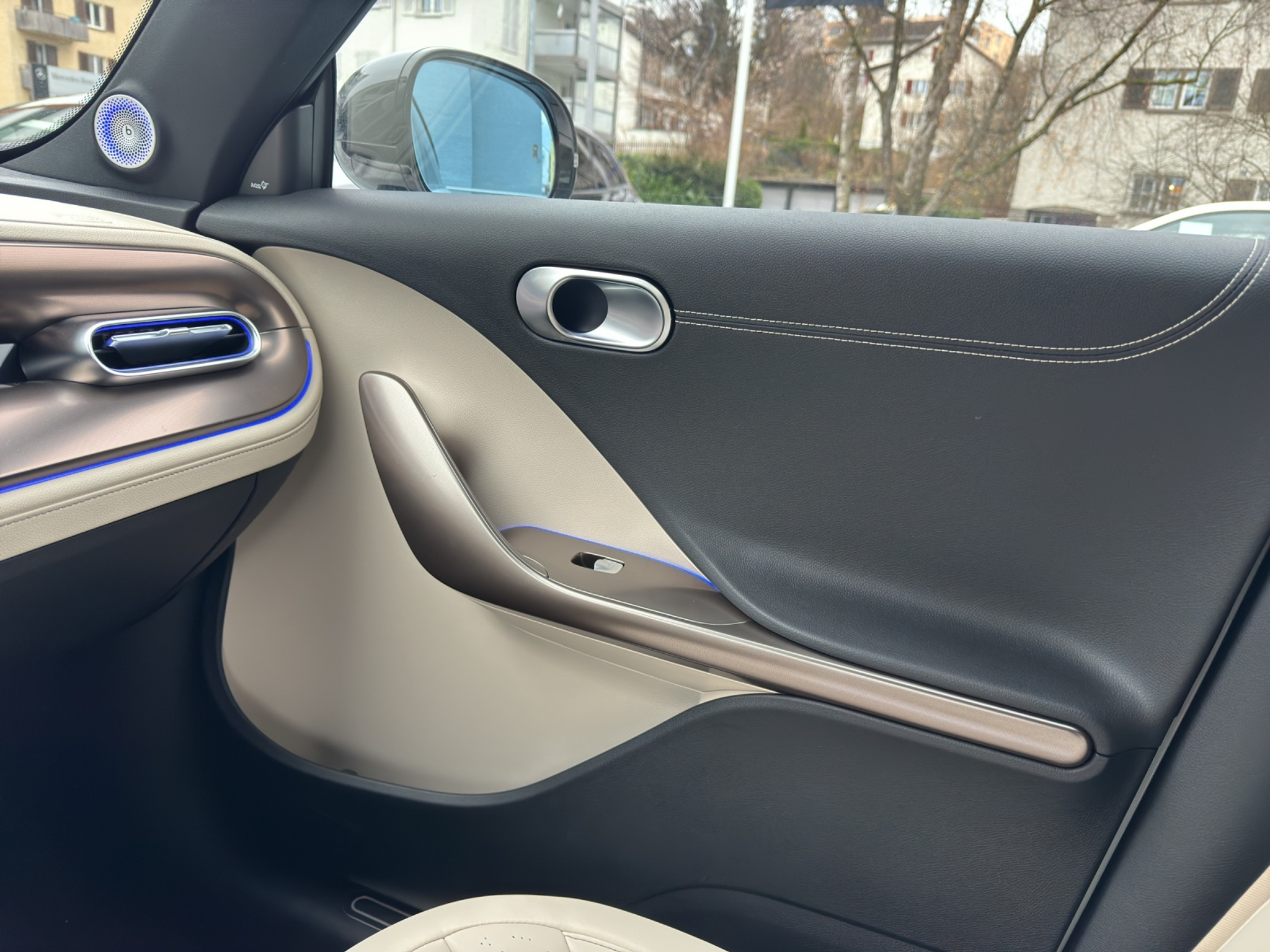 listing desktop thumbnail image 14