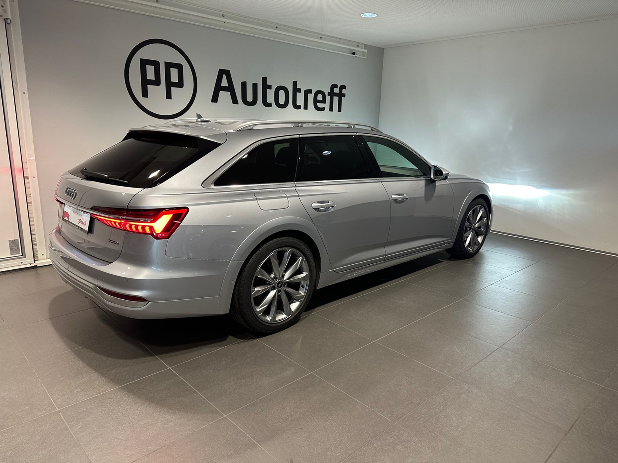 listing desktop thumbnail image 9