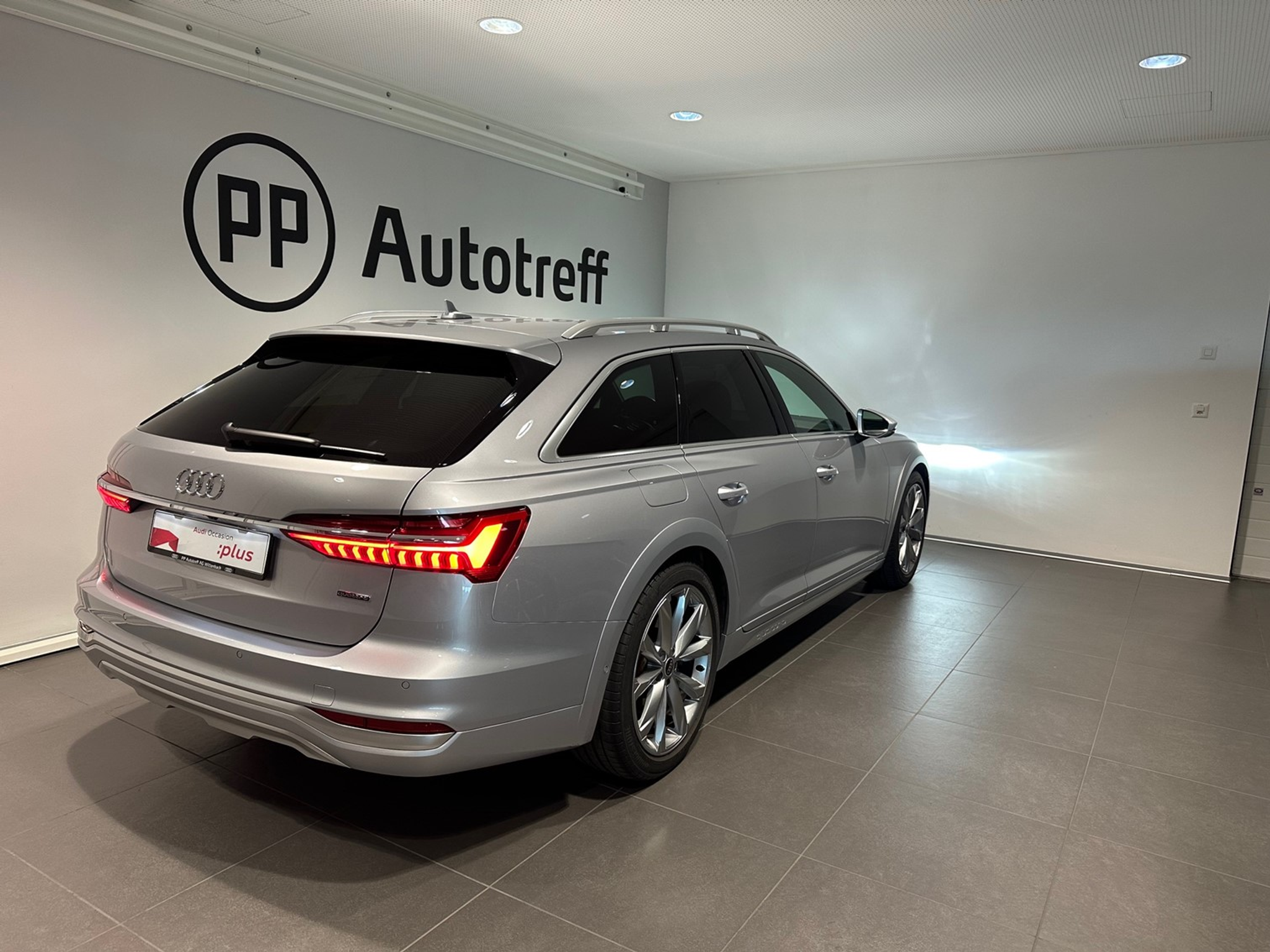 listing desktop thumbnail image 8