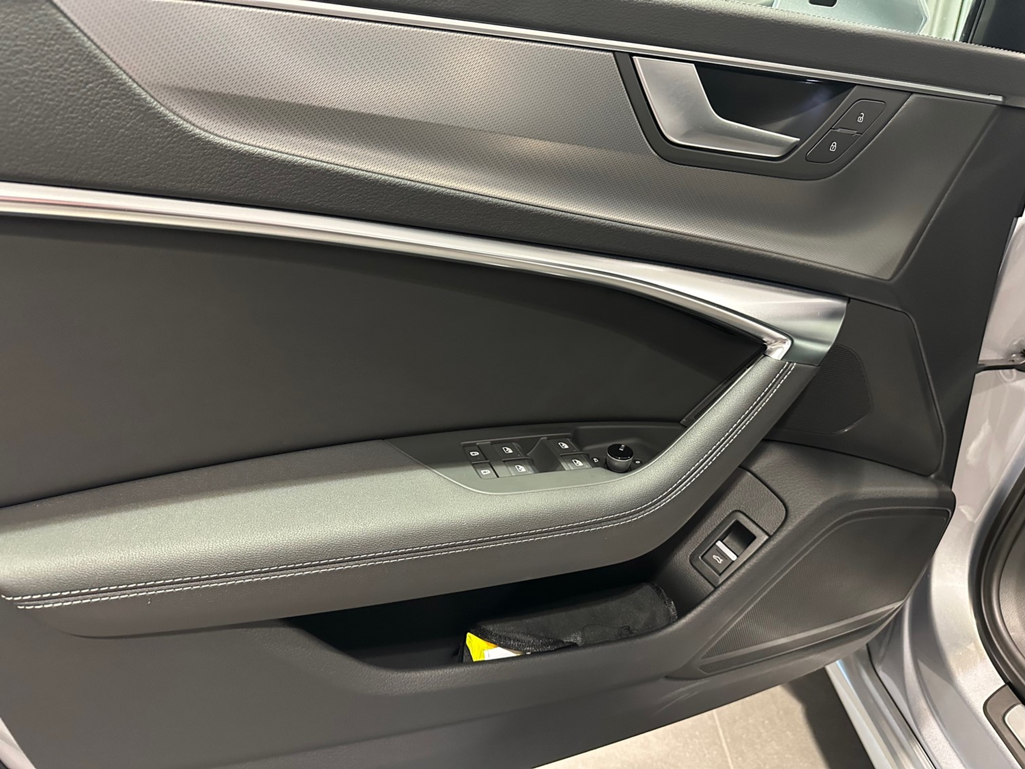 listing desktop thumbnail image 2