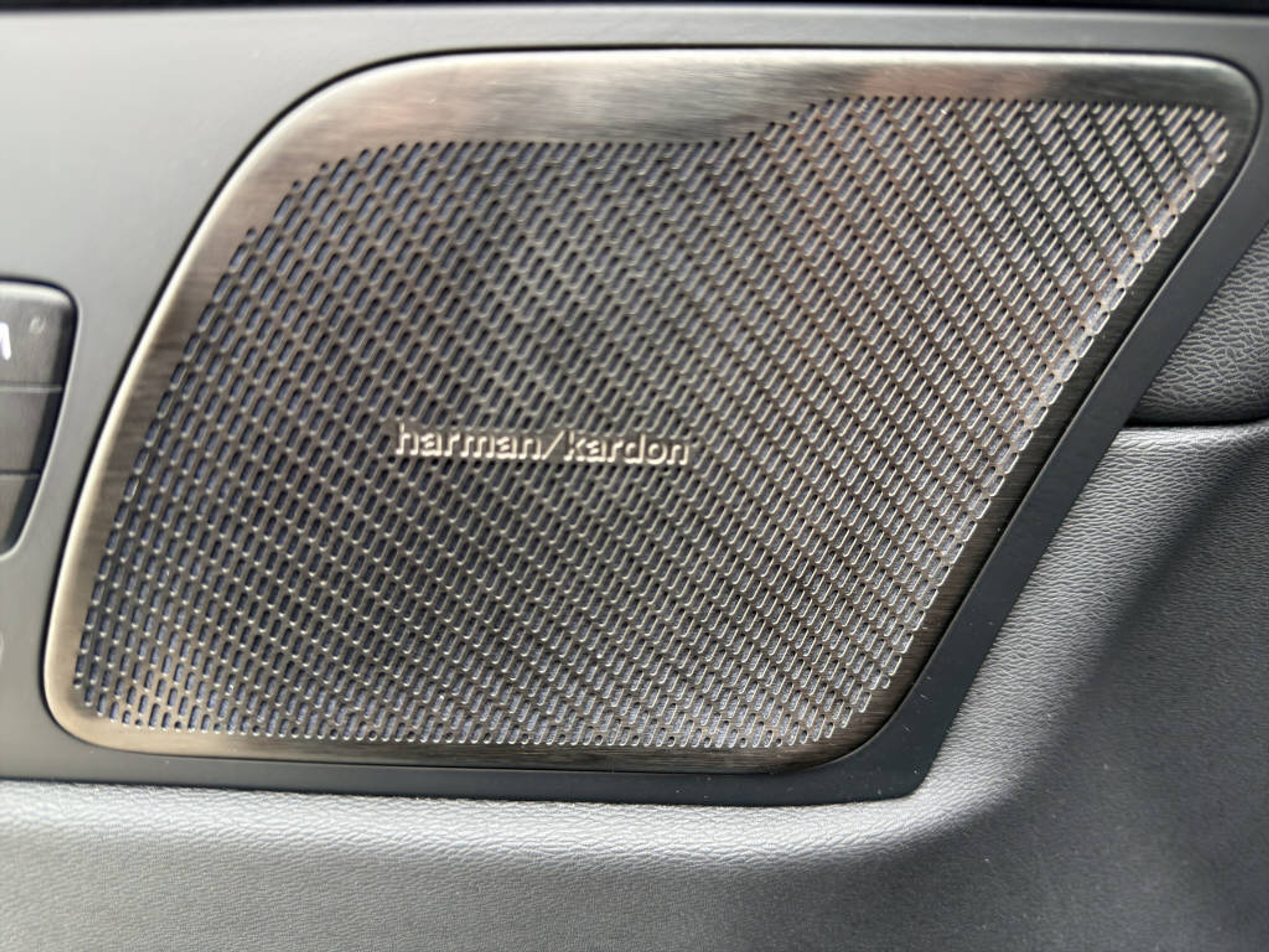 listing desktop thumbnail image 25