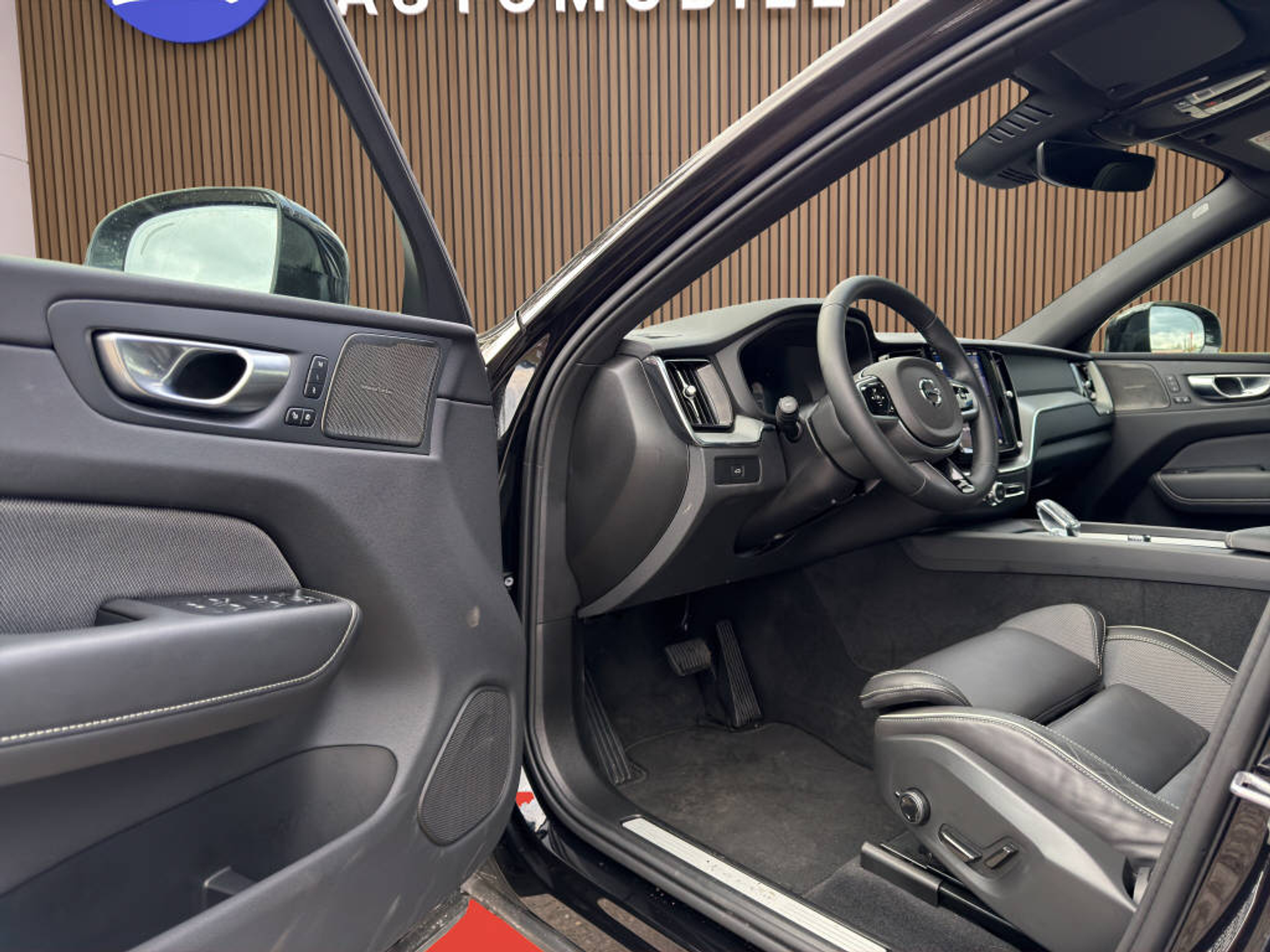 listing desktop thumbnail image 11