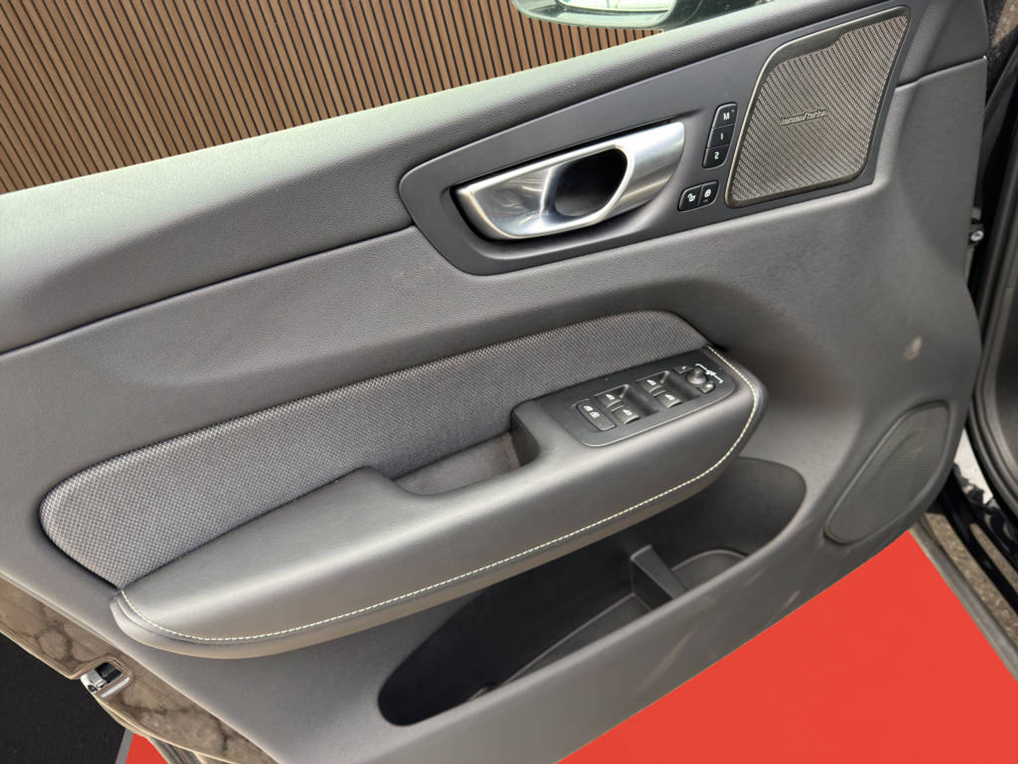 listing desktop thumbnail image 18