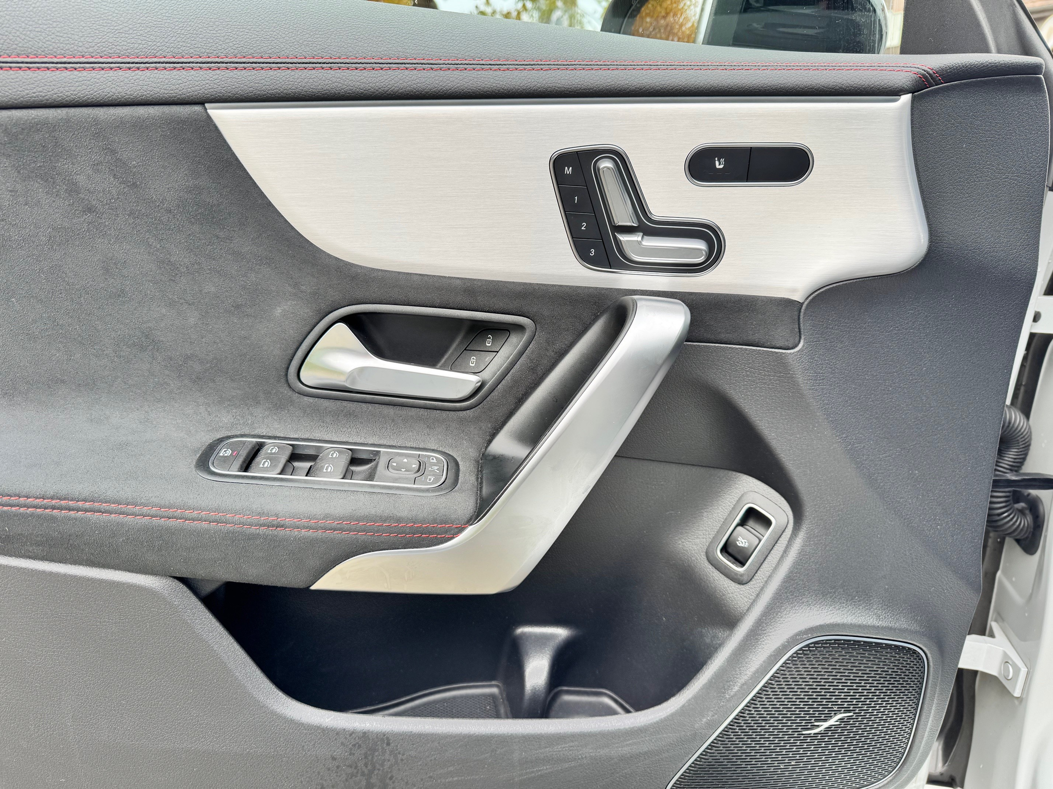 listing desktop thumbnail image 11