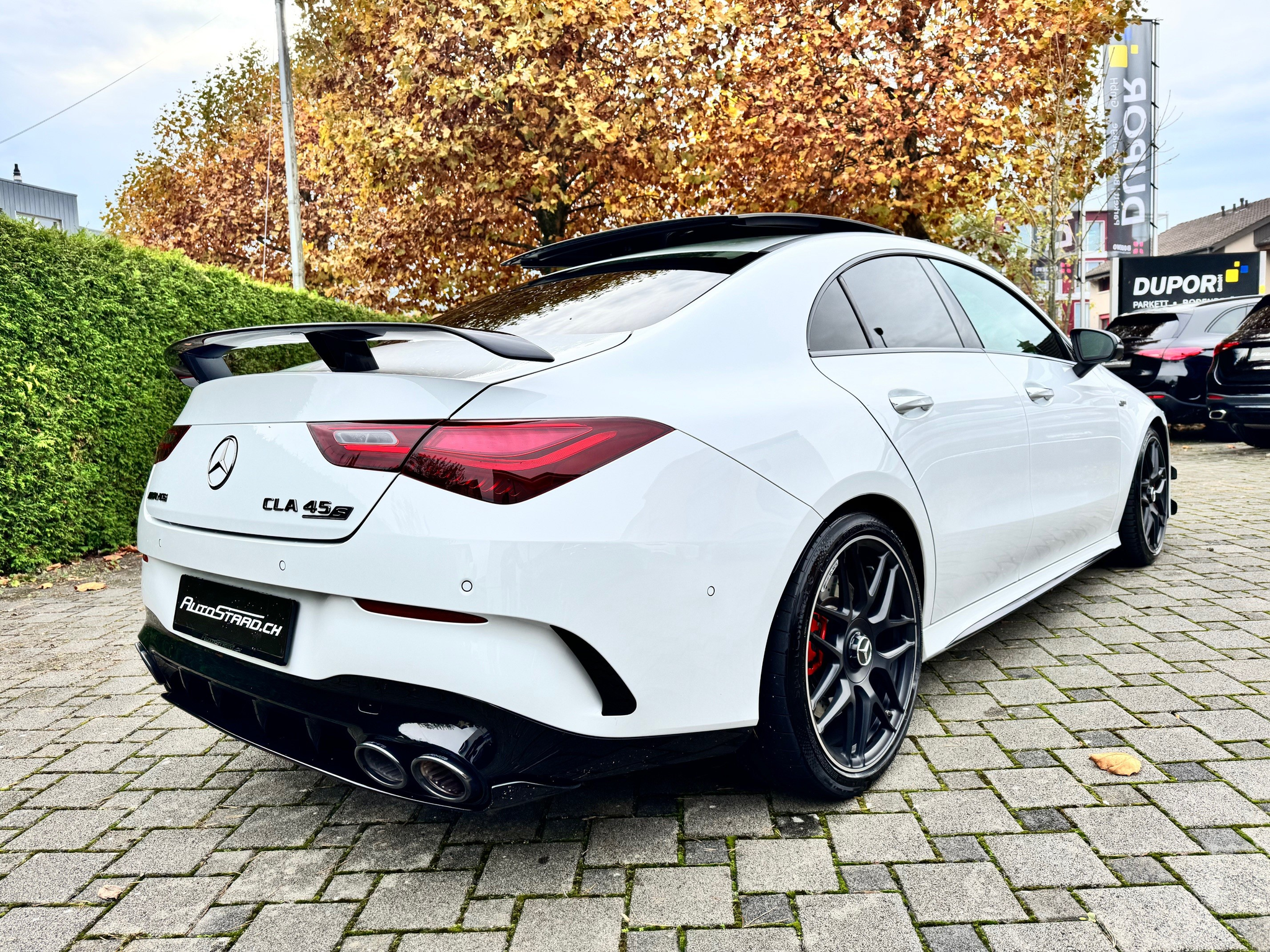 listing desktop thumbnail image 3