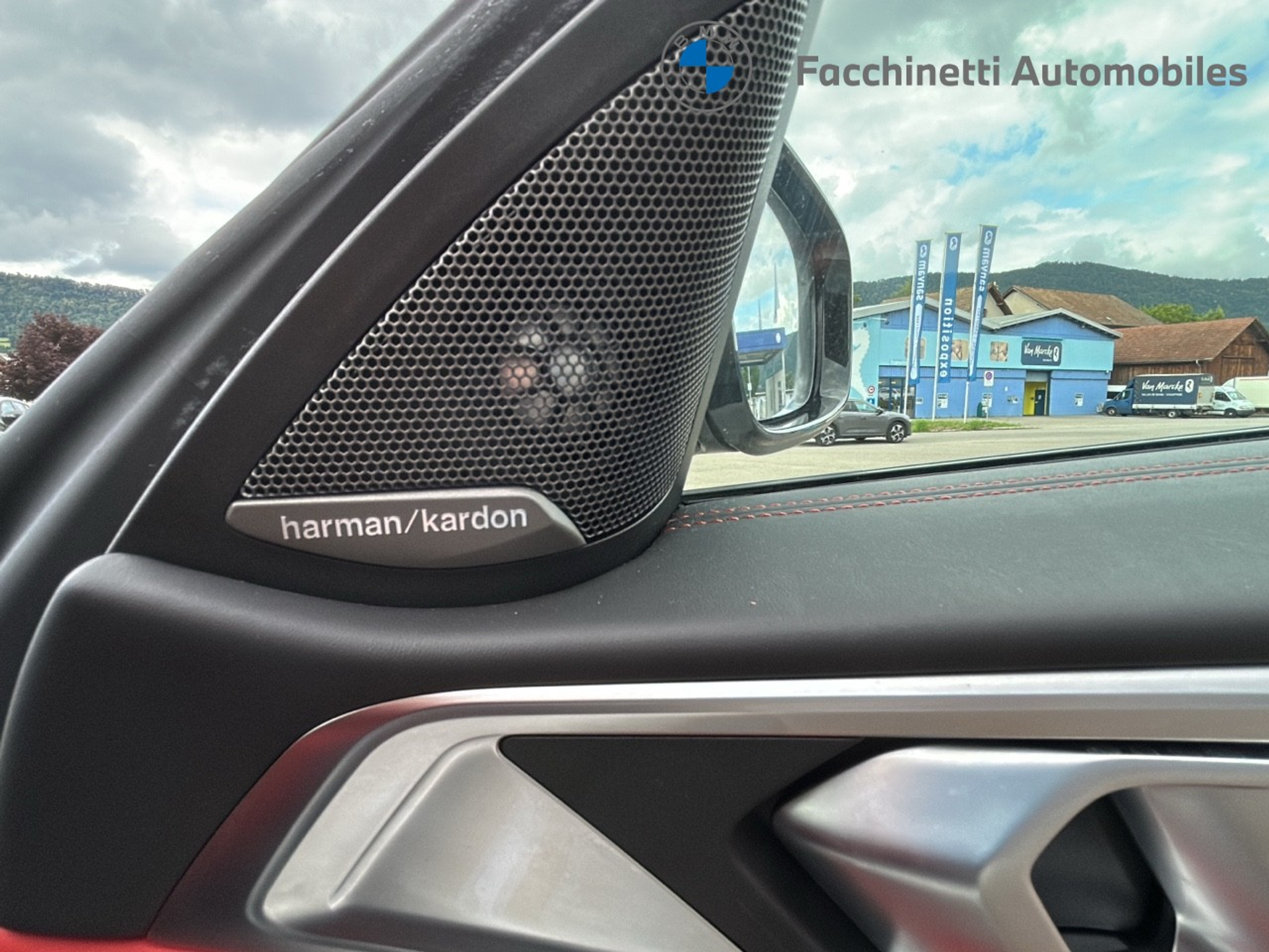 listing desktop thumbnail image 19