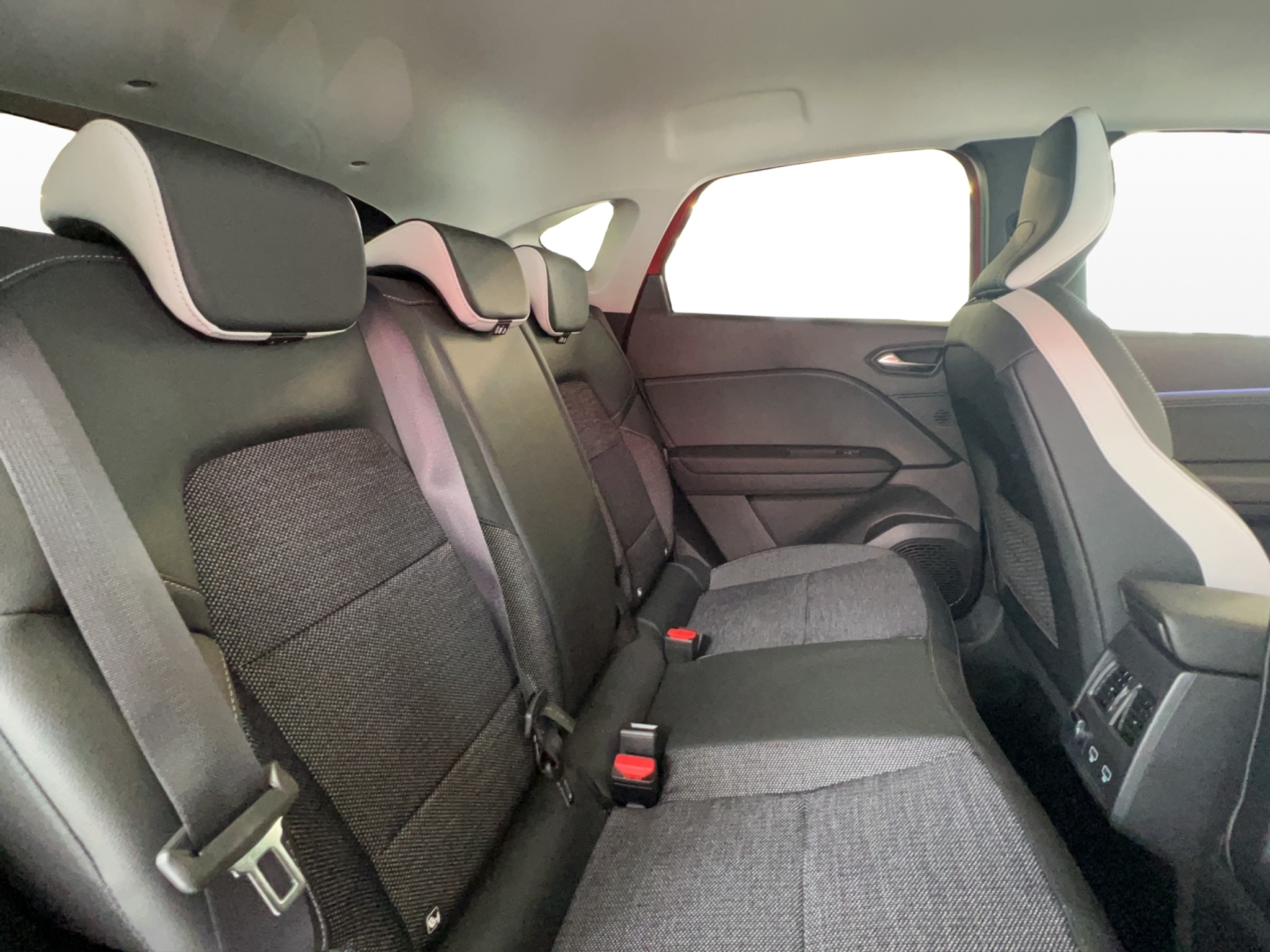 listing desktop thumbnail image 12