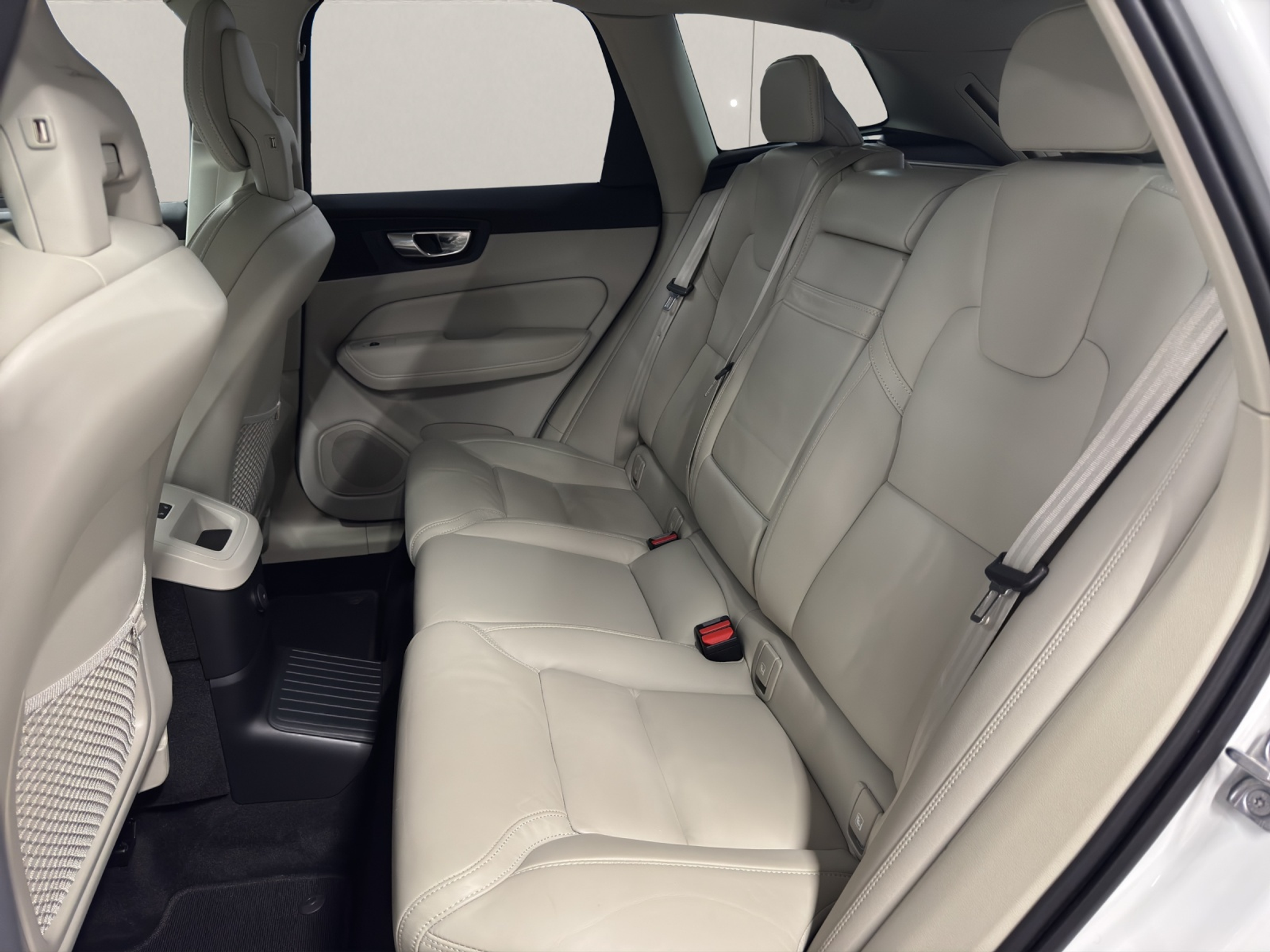 listing desktop thumbnail image 8