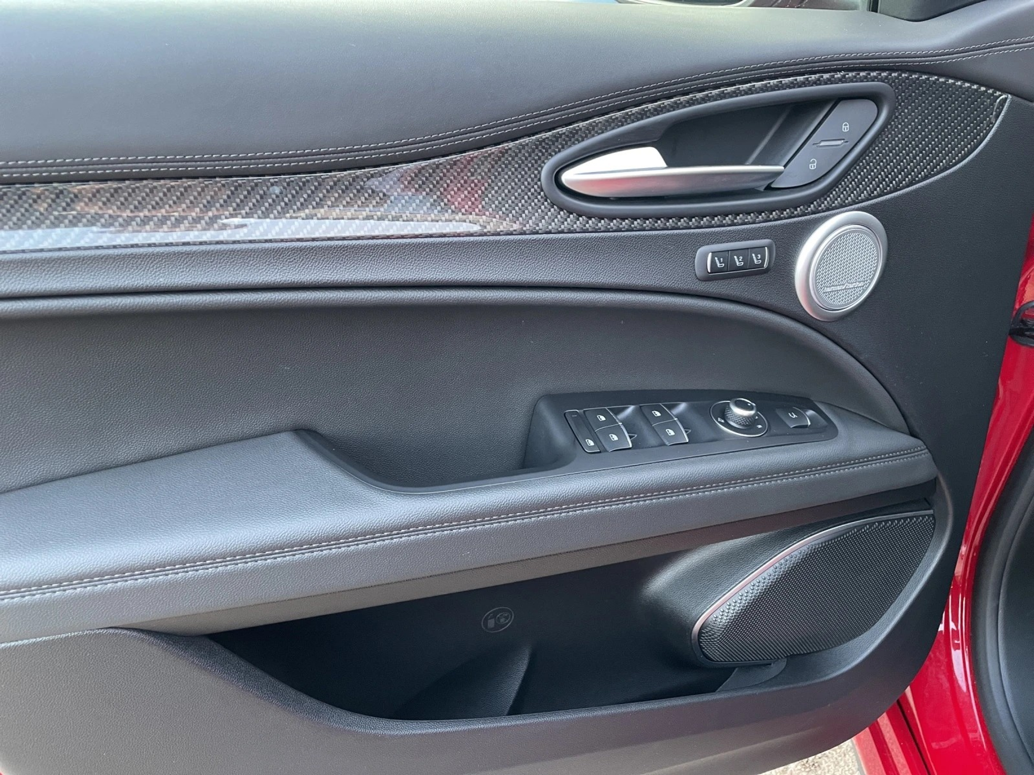 listing desktop thumbnail image 11